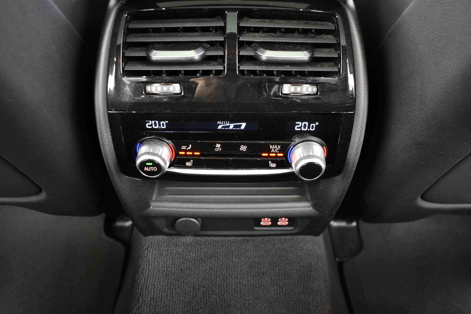 BMW 5 Serie Touring 540i xDrive High Executive M Sport Automaat / Panoramadak / Laserlight / Head-Up / Live Cockpit Professional / M Sportonderstel / Comfortstoelen / Harman Kardon - 17/55