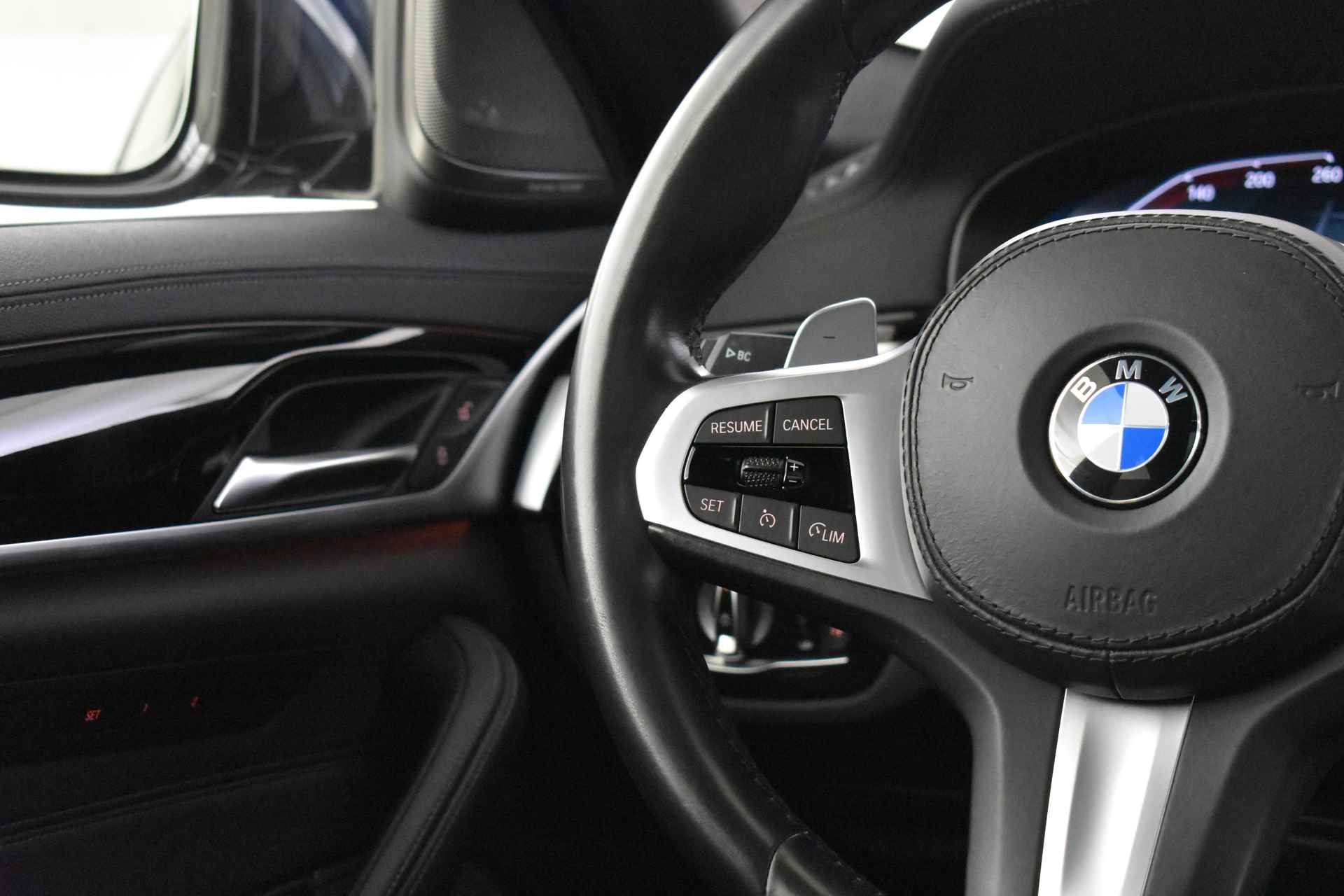 BMW 5 Serie Touring 540i xDrive High Executive M Sport Automaat / Panoramadak / Laserlight / Head-Up / Live Cockpit Professional / M Sportonderstel / Comfortstoelen / Harman Kardon - 21/55