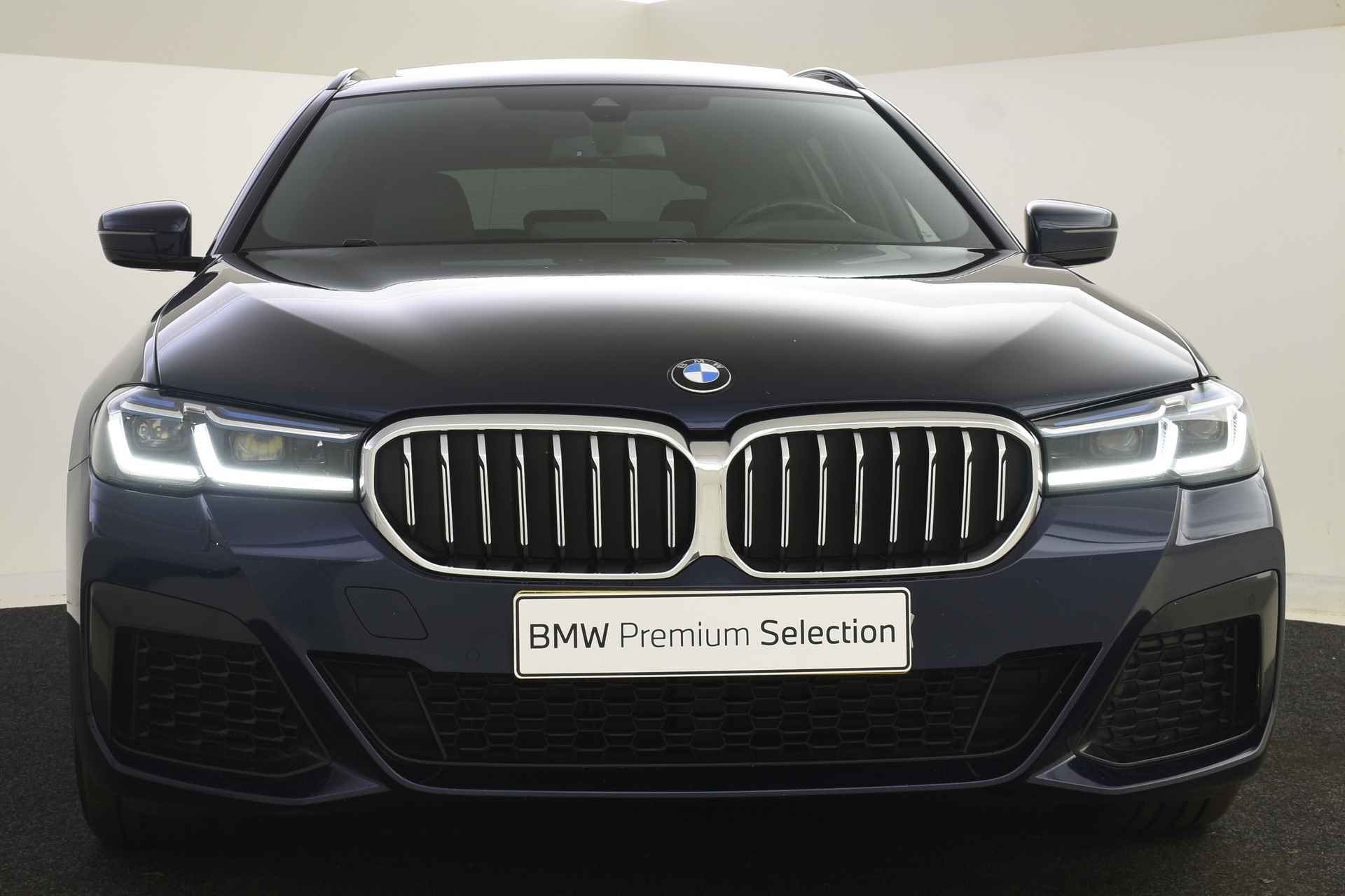 BMW 5 Serie Touring 540i xDrive High Executive M Sport Automaat / Panoramadak / Laserlight / Head-Up / Live Cockpit Professional / M Sportonderstel / Comfortstoelen / Harman Kardon - 25/55