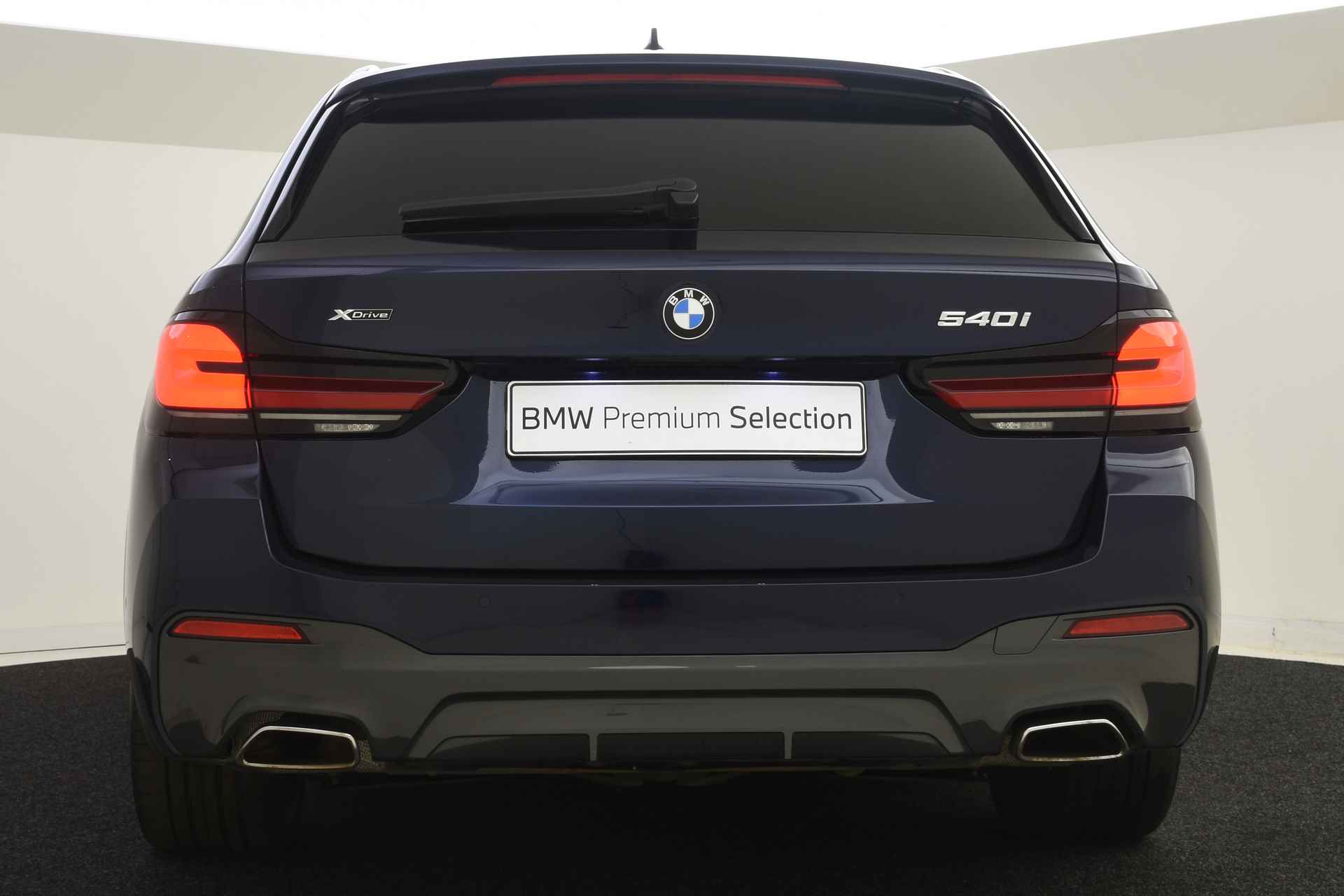 BMW 5 Serie Touring 540i xDrive High Executive M Sport Automaat / Panoramadak / Laserlight / Head-Up / Live Cockpit Professional / M Sportonderstel / Comfortstoelen / Harman Kardon - 27/55