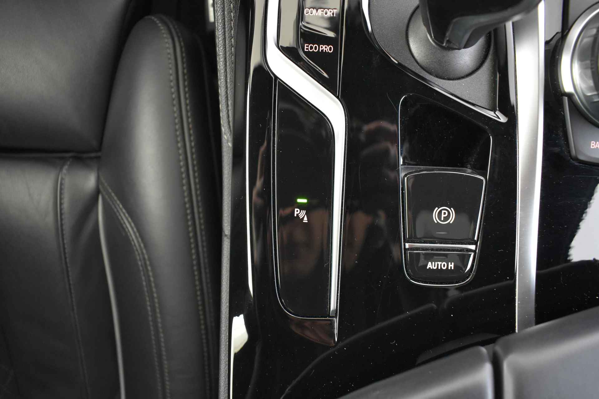 BMW 5 Serie Touring 540i xDrive High Executive M Sport Automaat / Panoramadak / Laserlight / Head-Up / Live Cockpit Professional / M Sportonderstel / Comfortstoelen / Harman Kardon - 35/55