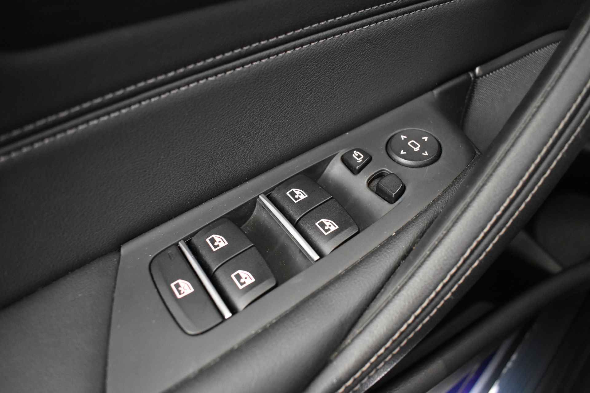 BMW 5 Serie Touring 540i xDrive High Executive M Sport Automaat / Panoramadak / Laserlight / Head-Up / Live Cockpit Professional / M Sportonderstel / Comfortstoelen / Harman Kardon - 38/55