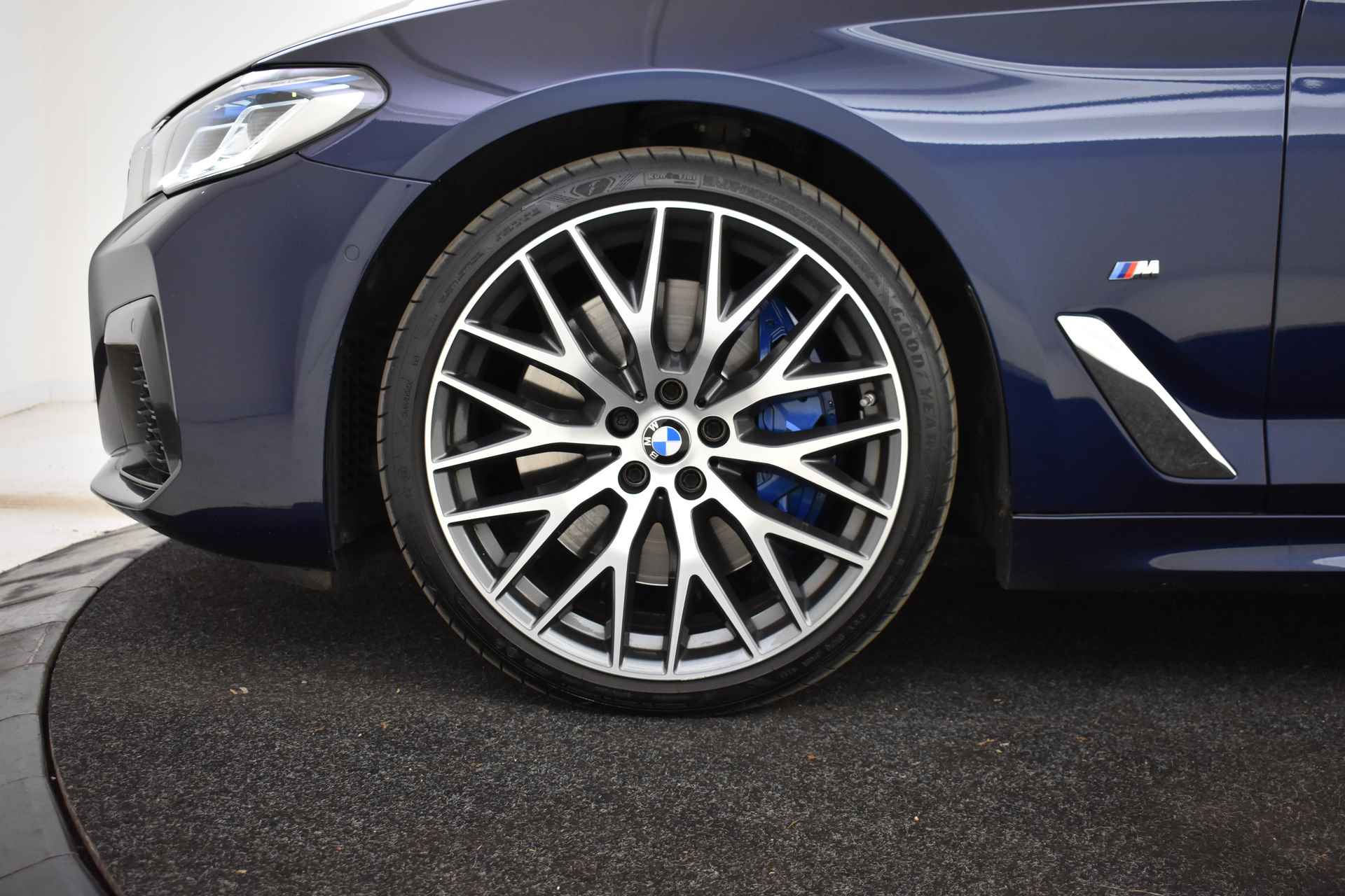 BMW 5 Serie Touring 540i xDrive High Executive M Sport Automaat / Panoramadak / Laserlight / Head-Up / Live Cockpit Professional / M Sportonderstel / Comfortstoelen / Harman Kardon - 50/55