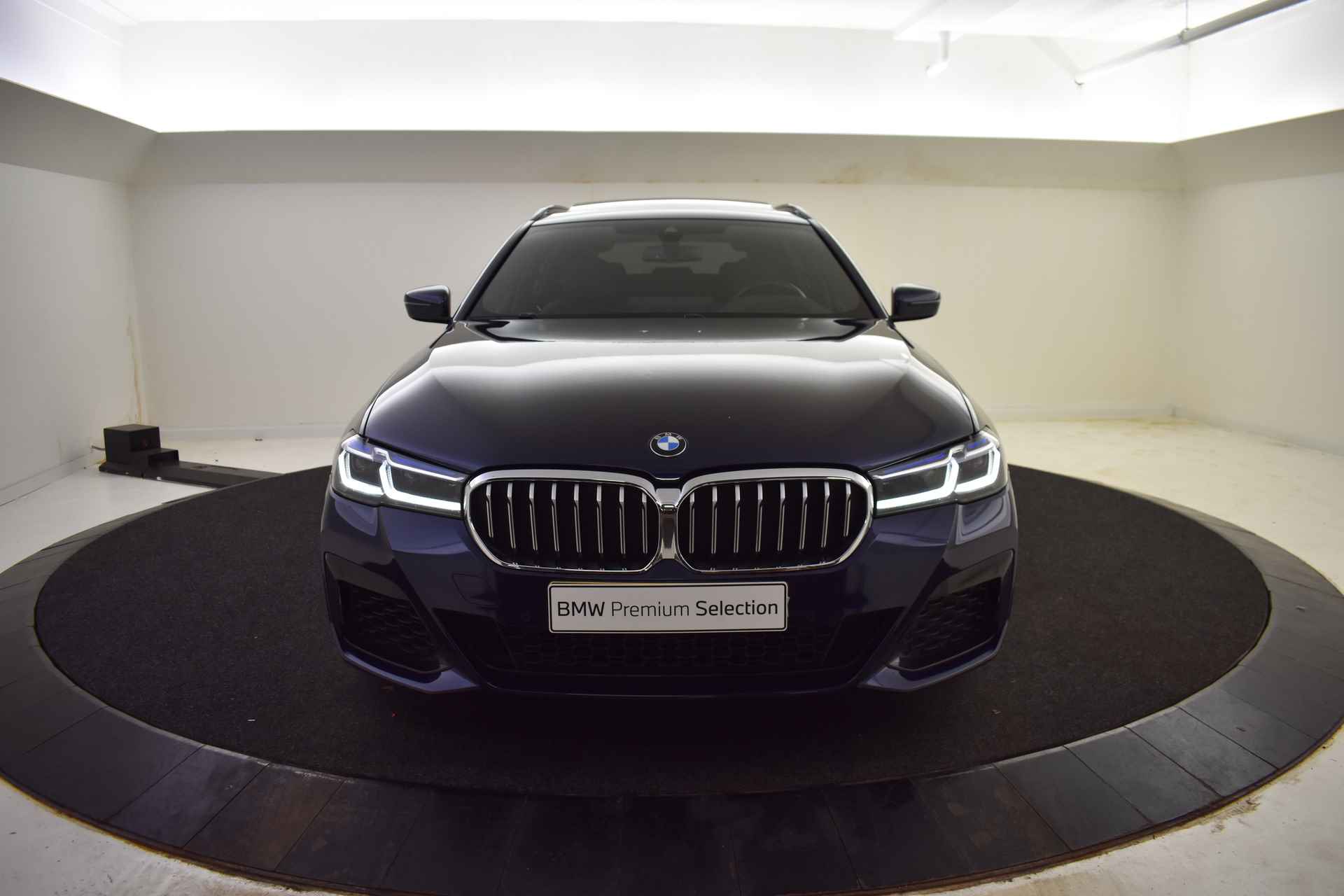 BMW 5 Serie Touring 540i xDrive High Executive M Sport Automaat / Panoramadak / Laserlight / Head-Up / Live Cockpit Professional / M Sportonderstel / Comfortstoelen / Harman Kardon - 53/55
