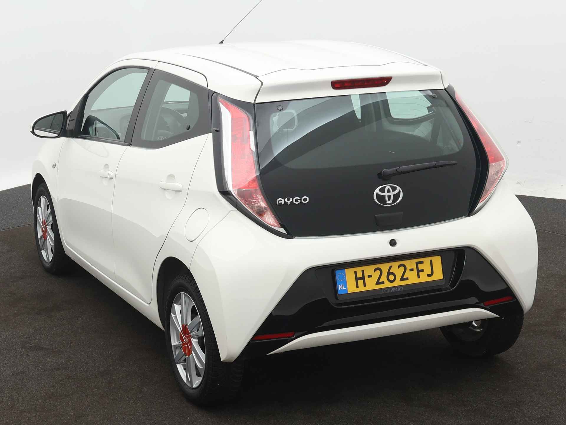 Toyota Aygo 1.0 VVT-i x-cite Limited | Airco | Camera | LM velgen | - 17/40