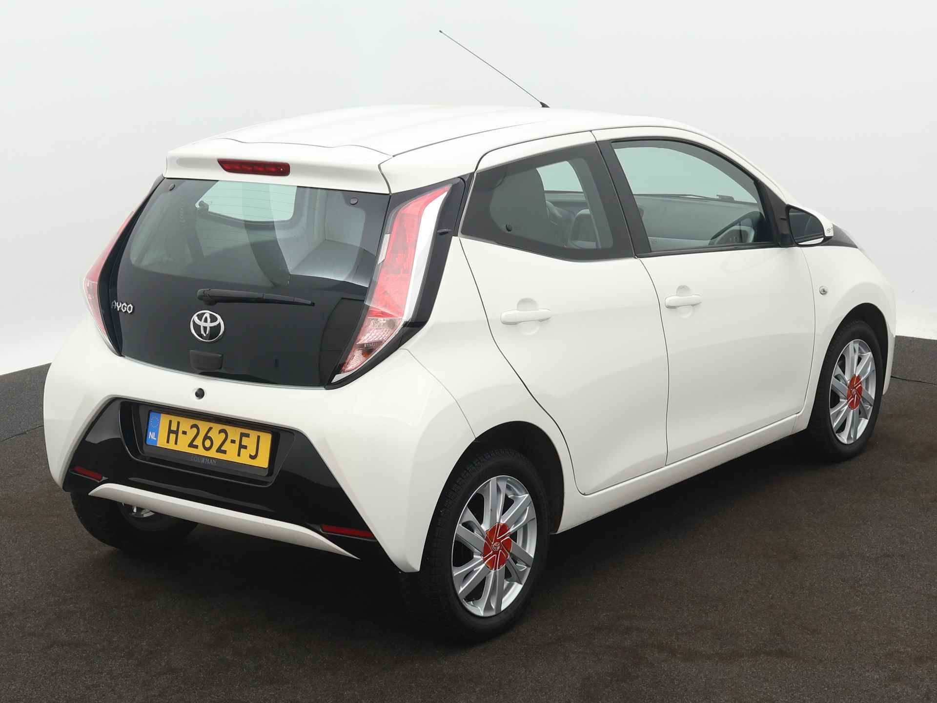 Toyota Aygo 1.0 VVT-i x-cite Limited | Airco | Camera | LM velgen | - 18/40