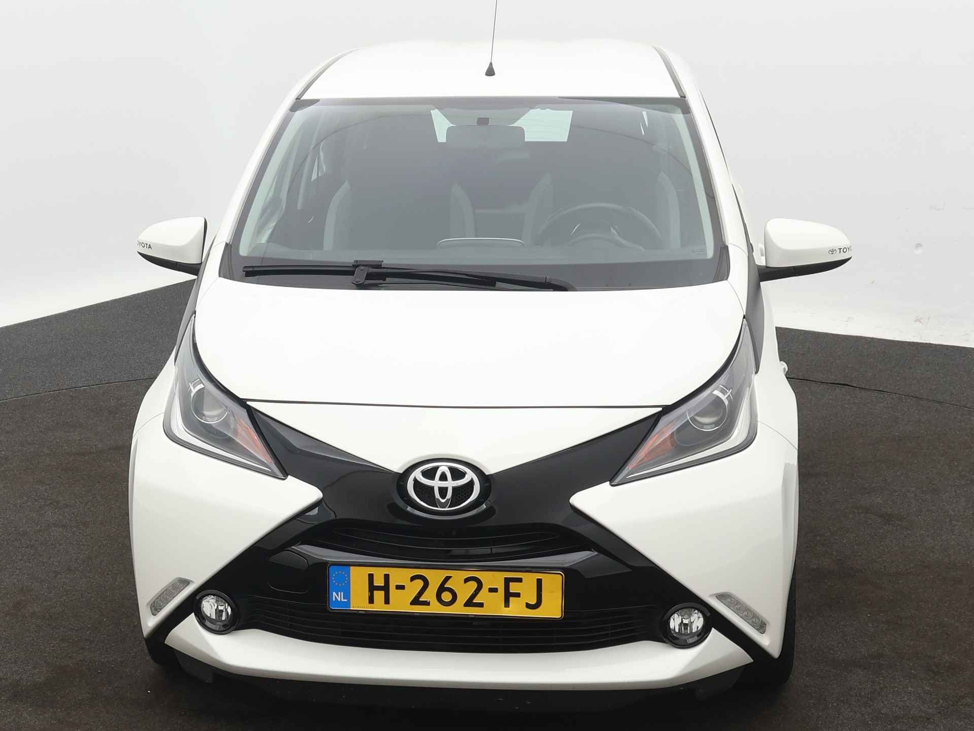 Toyota Aygo 1.0 VVT-i x-cite Limited | Airco | Camera | LM velgen | - 26/40