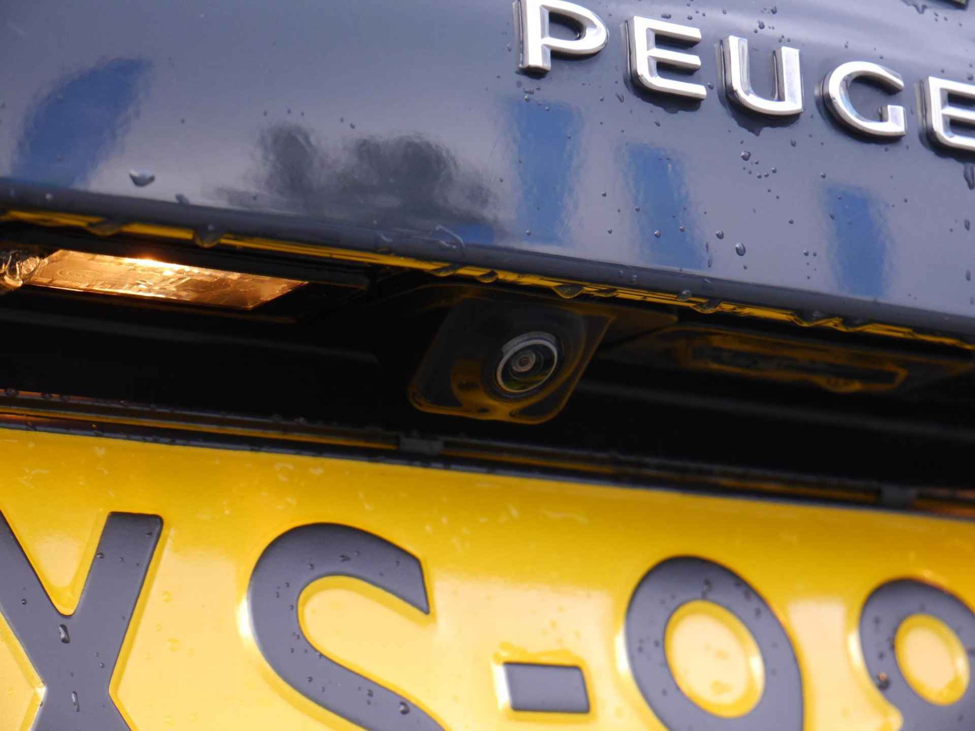Peugeot 308 SW 1.2 PureTech Premium 110 Pk | Keyless Entry & Start | Panorama Dak | Adaptieve Cruise Control | Parkeersensoren Voor & Achter | Navigatie | Camera Achter - 11/49
