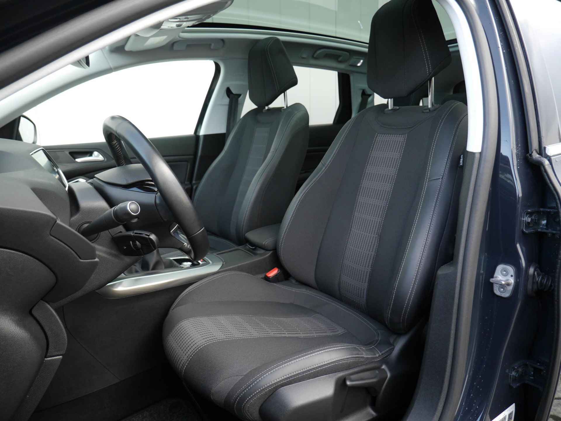 Peugeot 308 SW 1.2 PureTech Premium 110 Pk | Keyless Entry & Start | Panorama Dak | Adaptieve Cruise Control | Parkeersensoren Voor & Achter | Navigatie | Camera Achter - 19/49