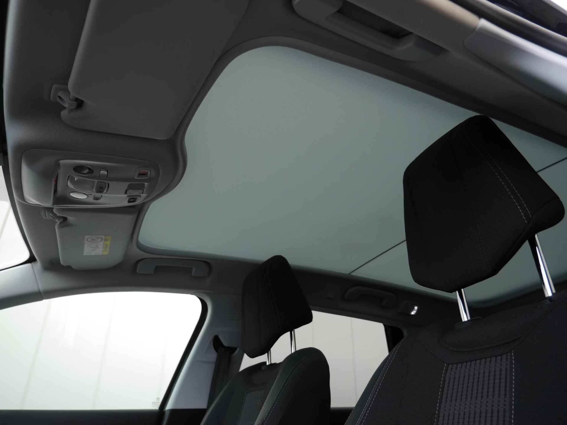 Peugeot 308 SW 1.2 PureTech Premium 110 Pk | Keyless Entry & Start | Panorama Dak | Adaptieve Cruise Control | Parkeersensoren Voor & Achter | Navigatie | Camera Achter - 36/49