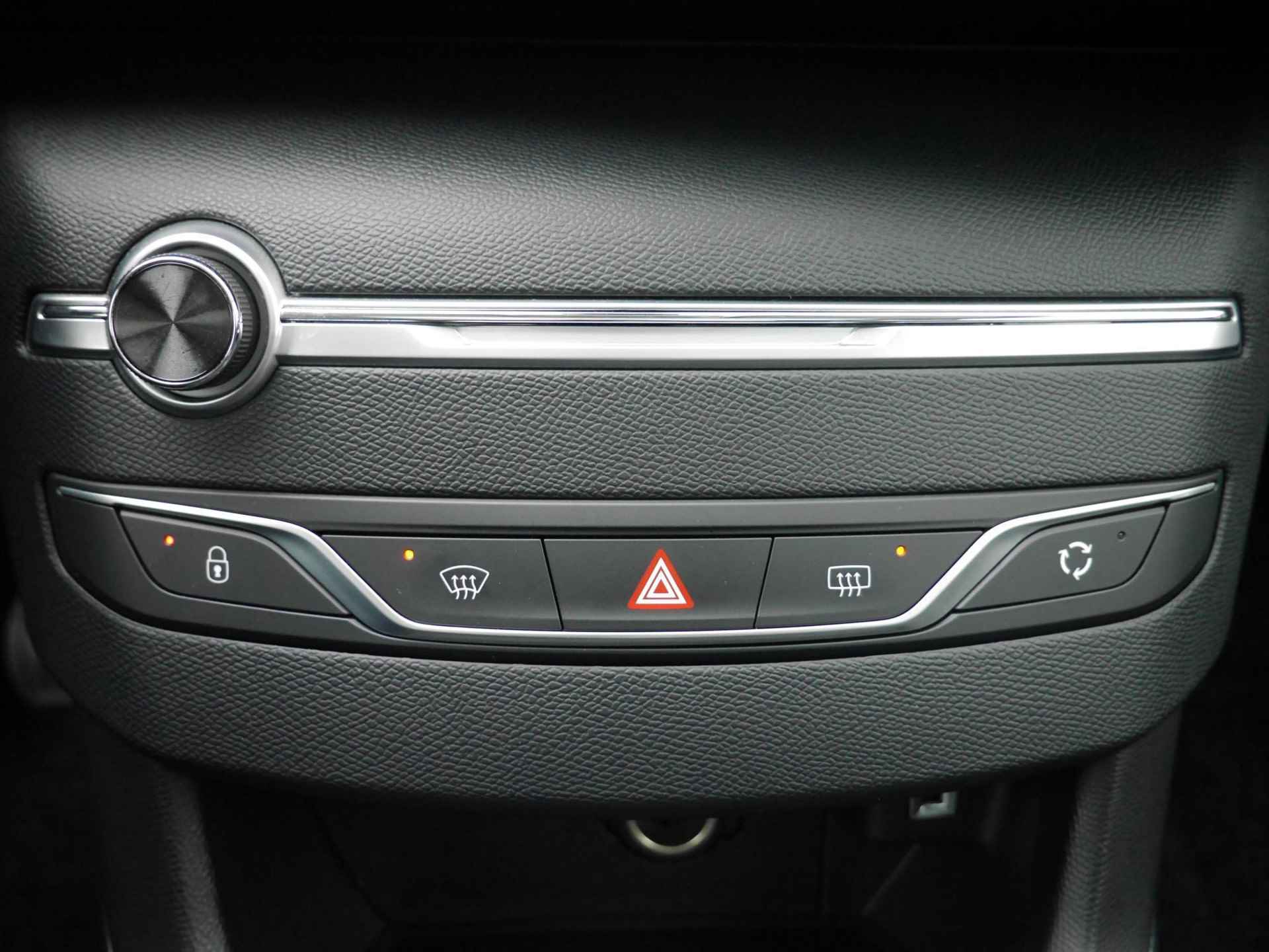 Peugeot 308 SW 1.2 PureTech Premium 110 Pk | Keyless Entry & Start | Panorama Dak | Adaptieve Cruise Control | Parkeersensoren Voor & Achter | Navigatie | Camera Achter - 37/49