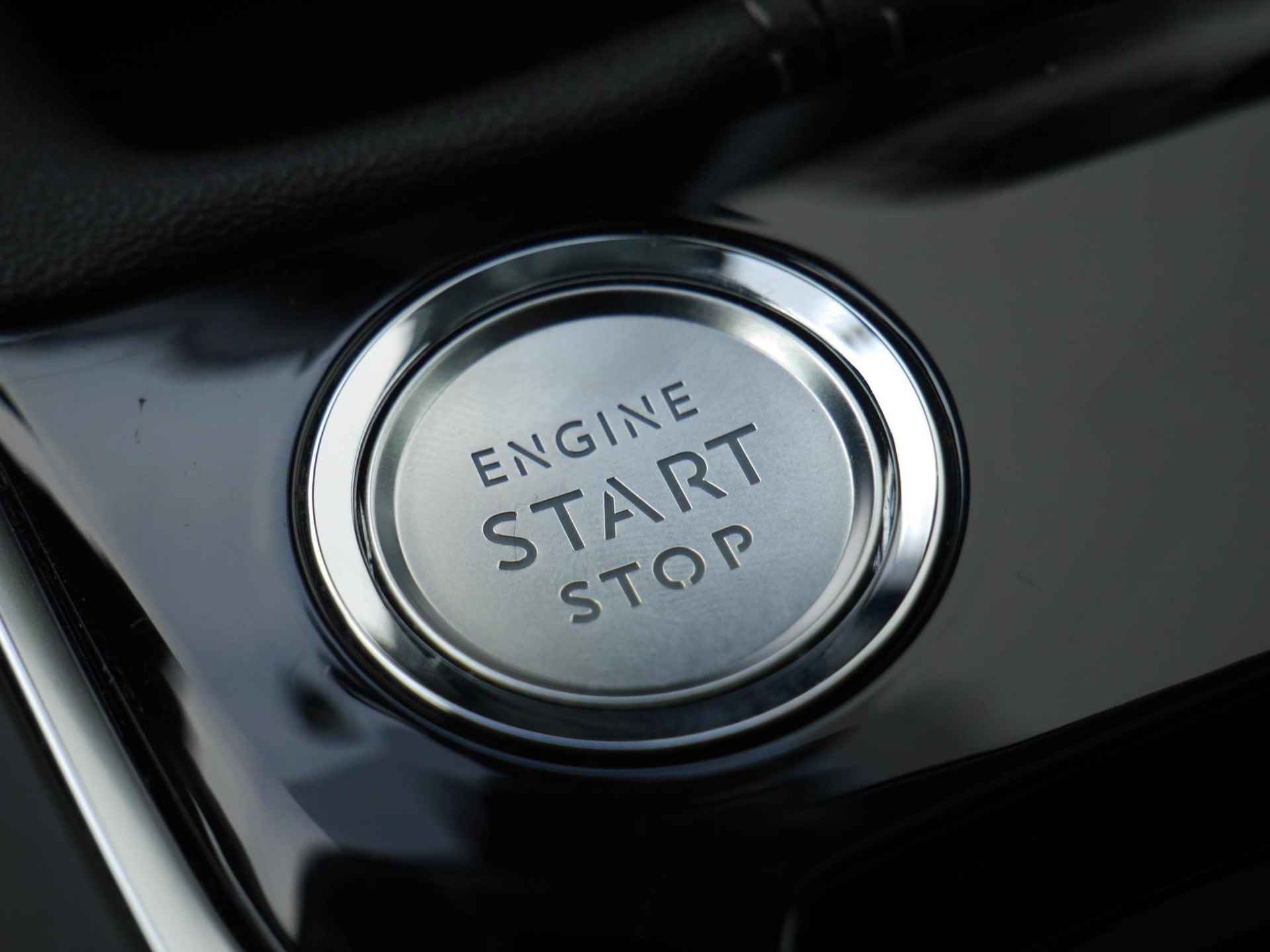Peugeot 308 SW 1.2 PureTech Premium 110 Pk | Keyless Entry & Start | Panorama Dak | Adaptieve Cruise Control | Parkeersensoren Voor & Achter | Navigatie | Camera Achter - 40/49