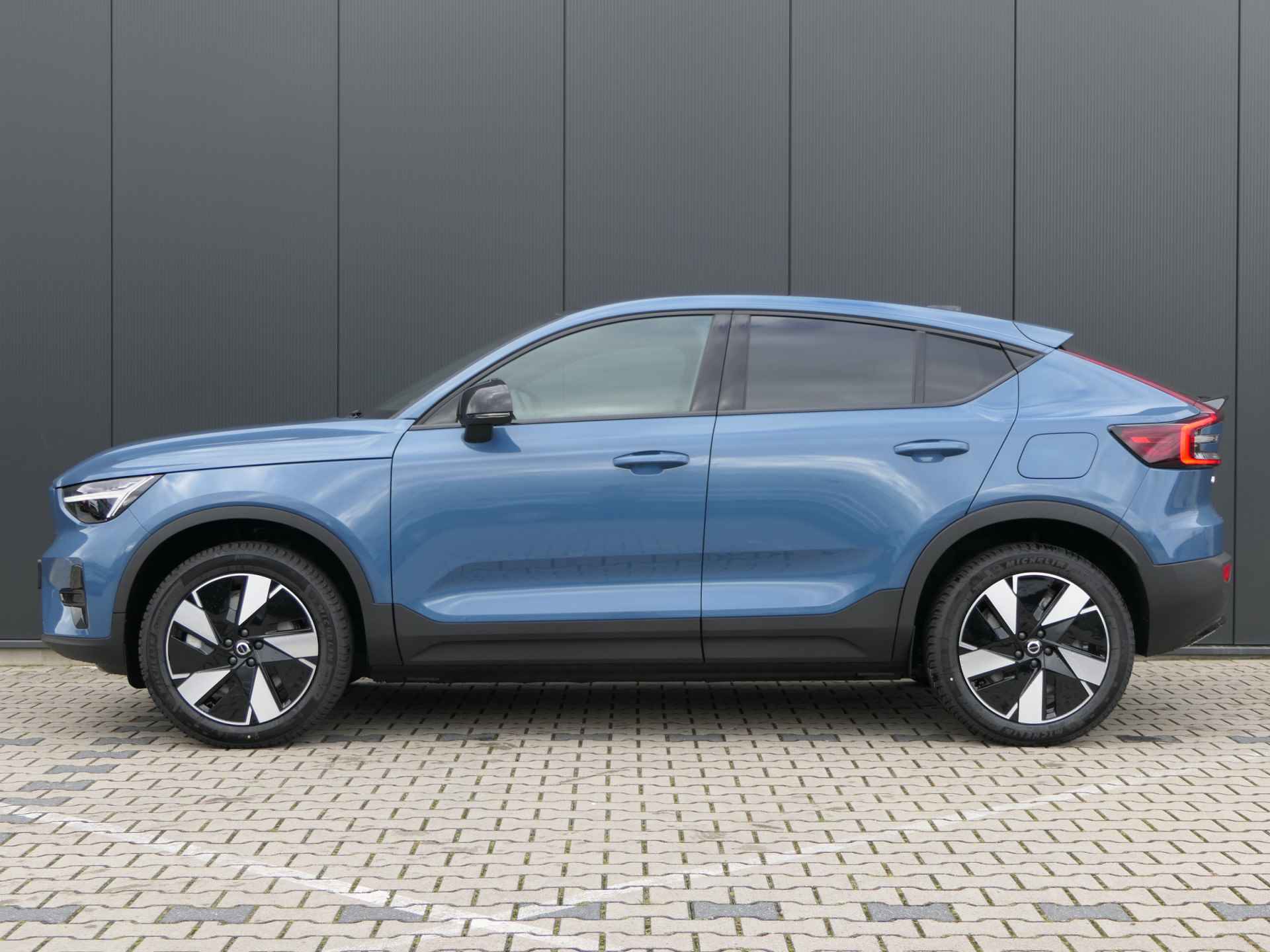 Volvo C40 Single Motor Extended Range Plus 82 kWh | 4,99% Financial Lease ! | Trekhaak | Panoramadak | Luxe Bekleding | Van €61.000 naar € - 3/35