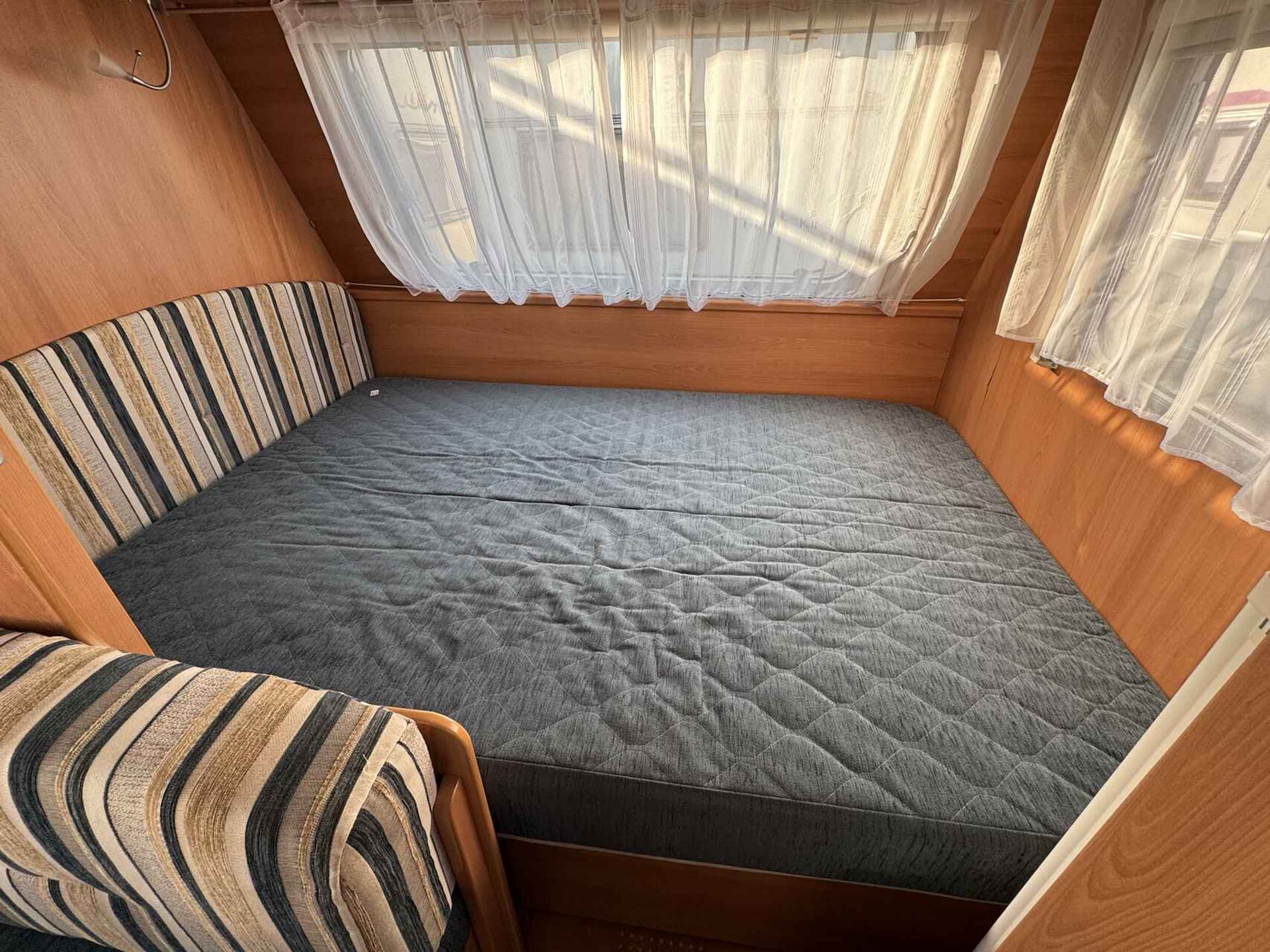 CARAVELAIR AMBIANCE STYLE 400, DWARSBED, FIETSENDR, VOORTENT - 12/24