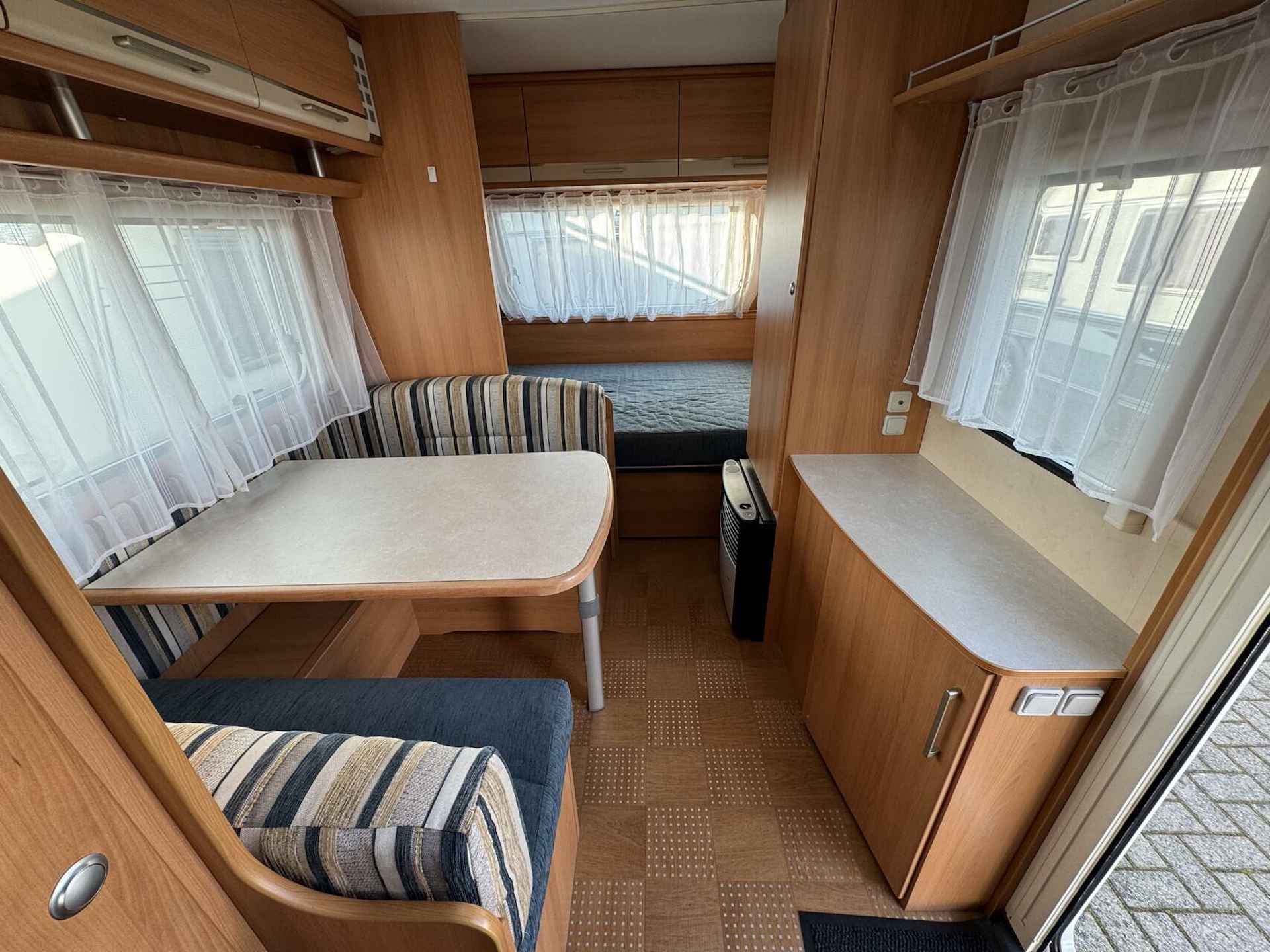 CARAVELAIR AMBIANCE STYLE 400, DWARSBED, FIETSENDR, VOORTENT - 15/24