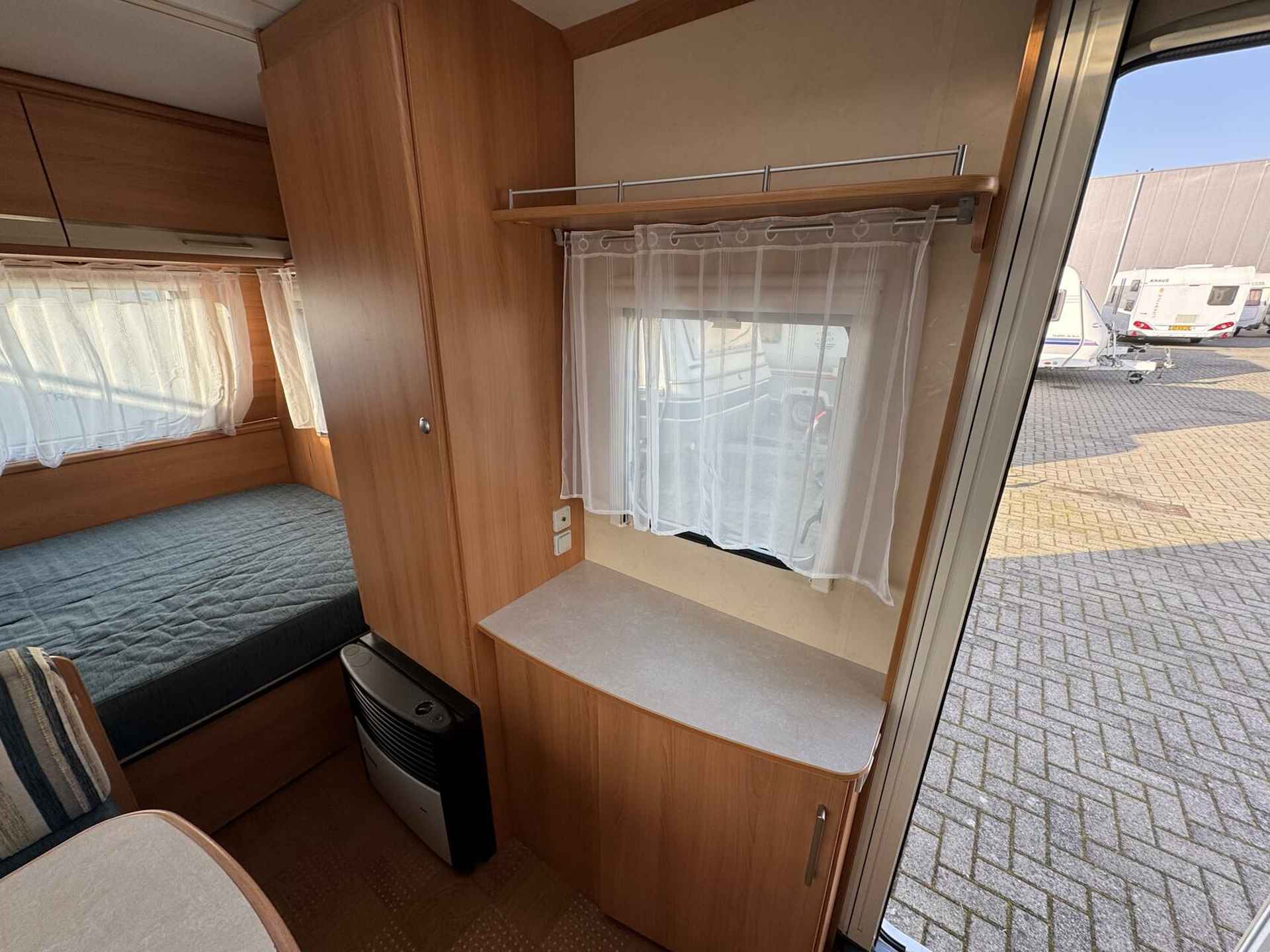 CARAVELAIR AMBIANCE STYLE 400, DWARSBED, FIETSENDR, VOORTENT - 21/24