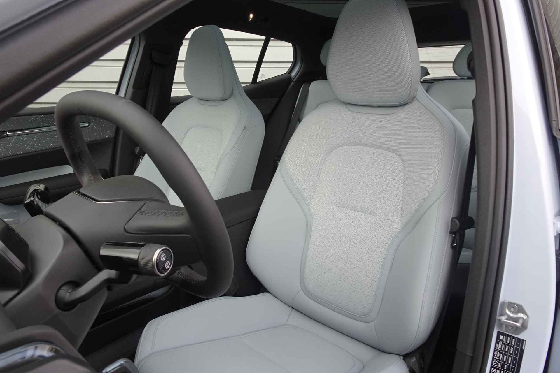 Volvo EX30 Twin Motor Performance Ultra 69 kWh | Harman Kardon | Electrische stoelen | Panorama Dak | 20 " LM Velgen | - 15/20