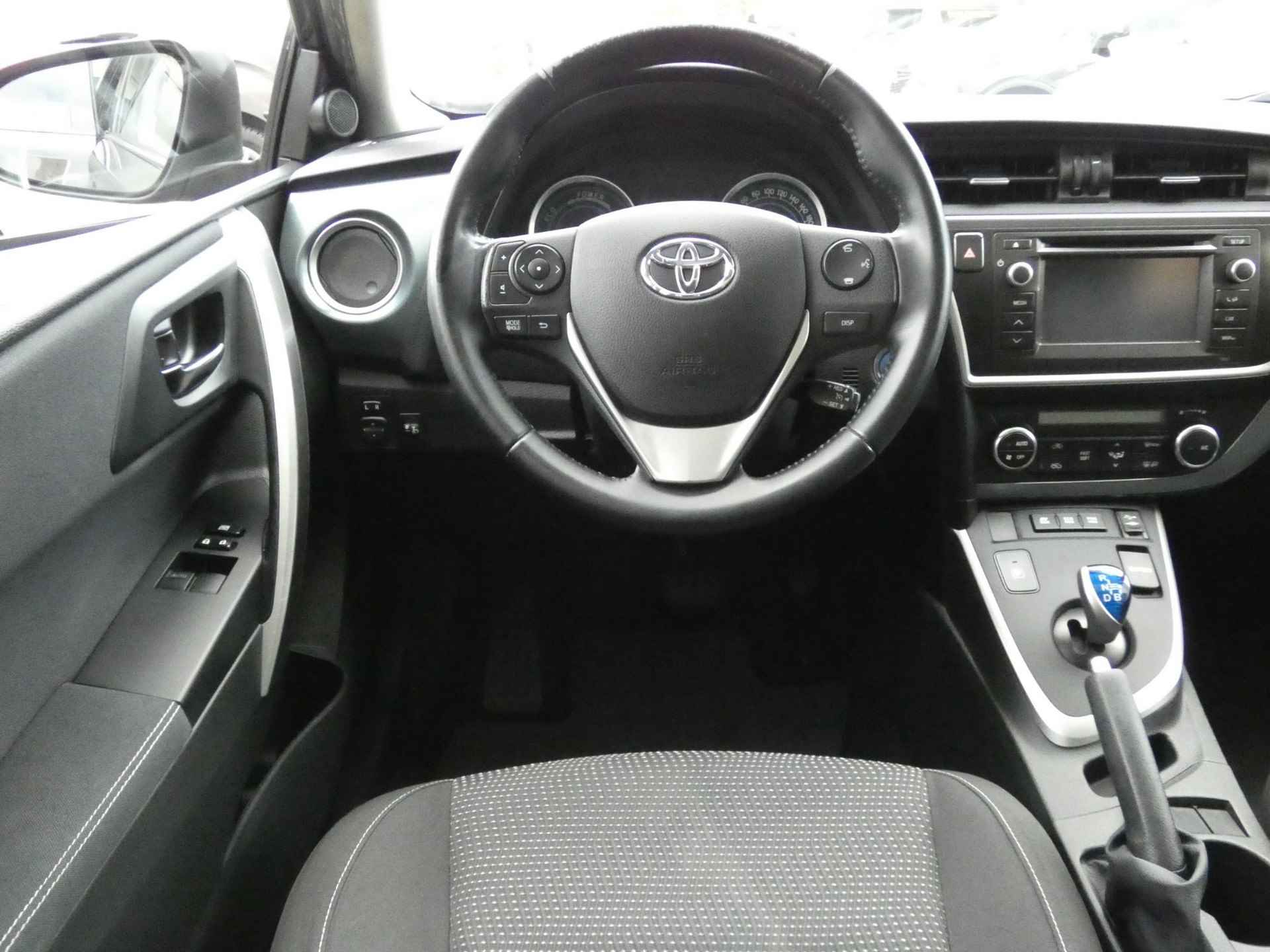 Toyota Auris Touring Sports 1.8 Hybrid Lease | NAVIGATIE | ACHTERUITRIJCAMERA | PANORAMADAK | - 2/26