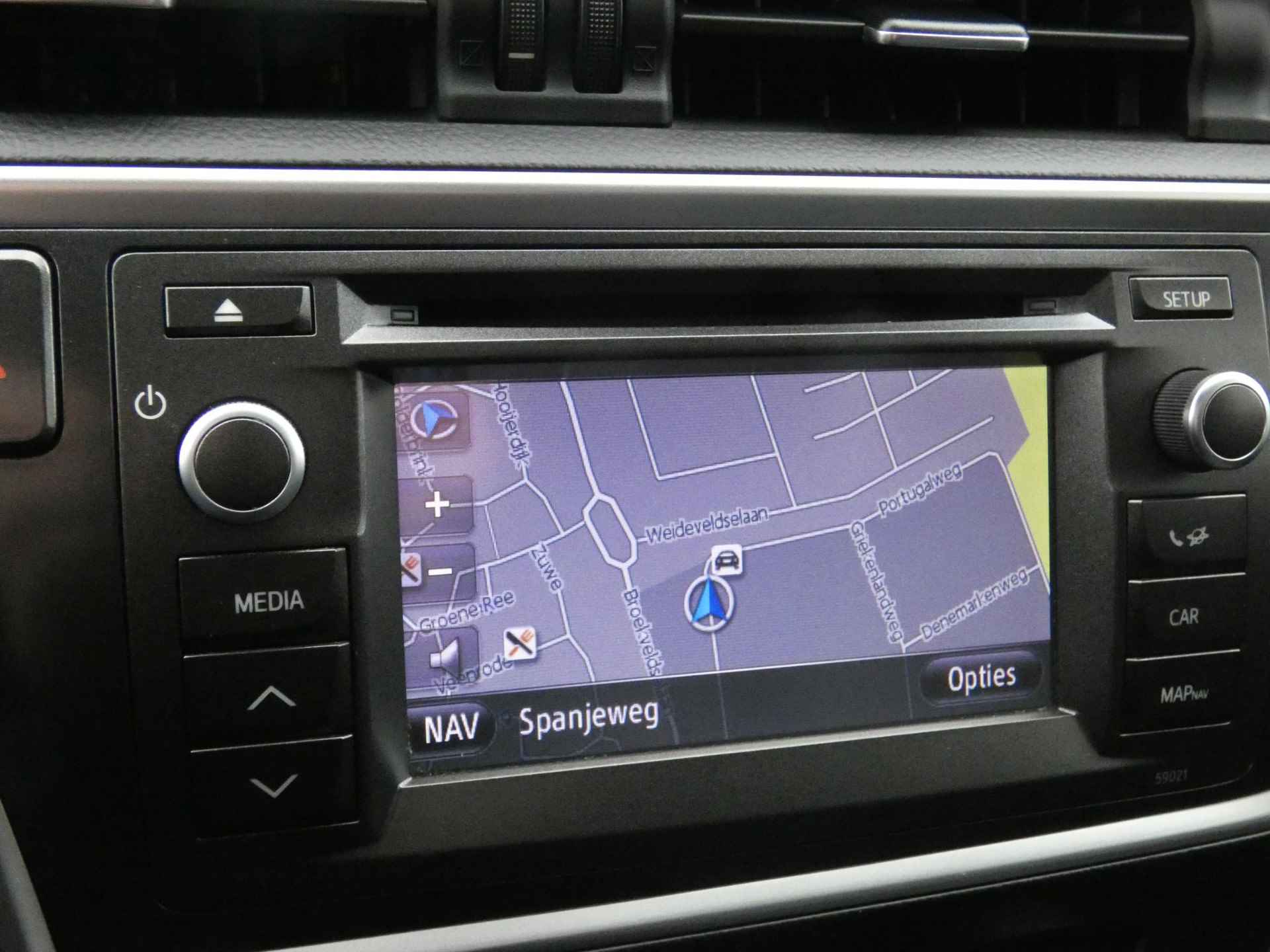 Toyota Auris Touring Sports 1.8 Hybrid Lease | NAVIGATIE | ACHTERUITRIJCAMERA | PANORAMADAK | - 15/26