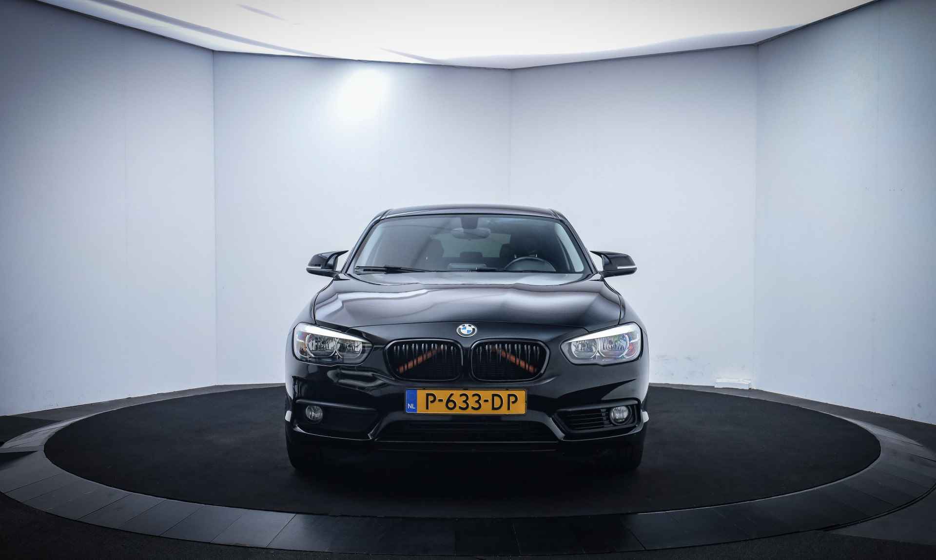 BMW 1-serie 118i 5Drs Executive NAVI/STOELVERW/18INCH/BLUETOOTH/PDC - 2/23