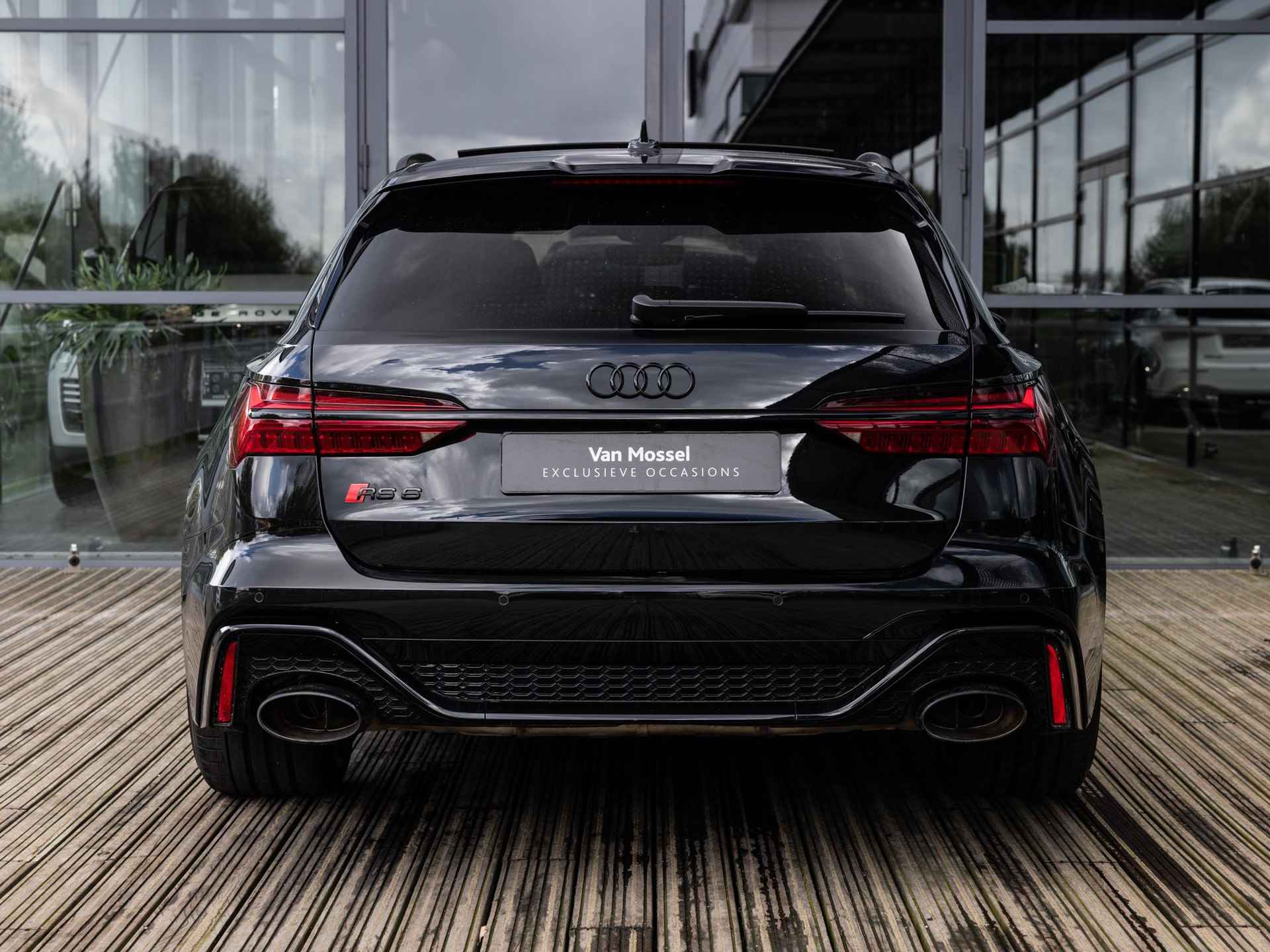 Audi RS6 Avant 4.0 TFSI QUATTRO | DYNAMIC PLUS | B&O SOUND | PANORAMADAK | KERAMISCHE SCHIJVEN | MATRIXLED | CARBON INTERIEUR | KEYLESS | SOFTCLOSE | 4-WIEL BESTURING | 305 KM/U | BTW | STOELVENTILATIE | 360 CAMERA | - 6/55