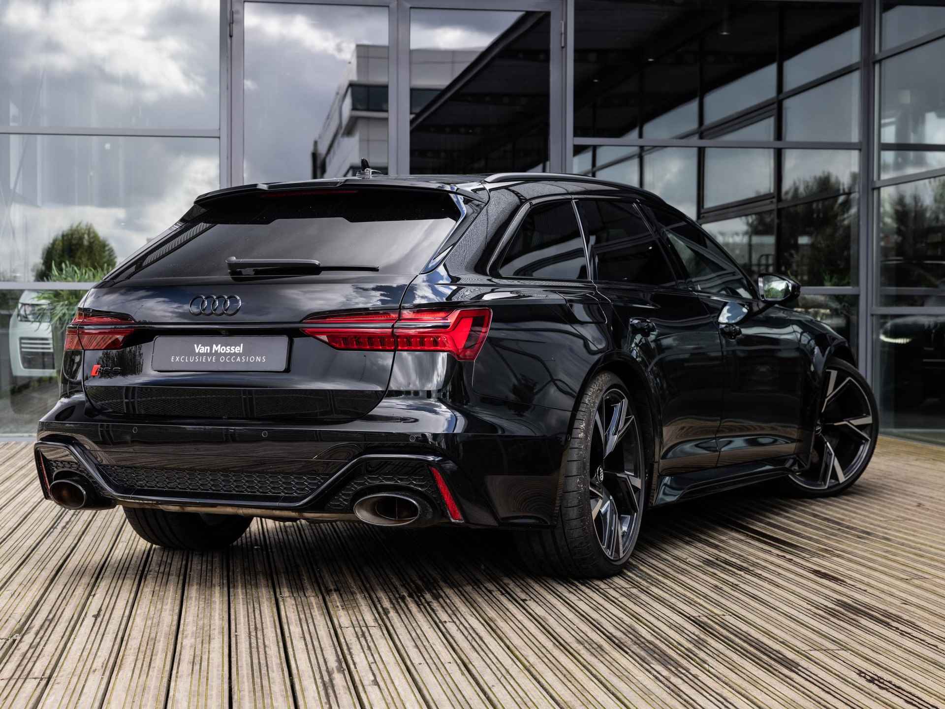 Audi RS6 Avant 4.0 TFSI QUATTRO | DYNAMIC PLUS | B&O SOUND | PANORAMADAK | KERAMISCHE SCHIJVEN | MATRIXLED | CARBON INTERIEUR | KEYLESS | SOFTCLOSE | 4-WIEL BESTURING | 305 KM/U | BTW | STOELVENTILATIE | 360 CAMERA | - 7/55