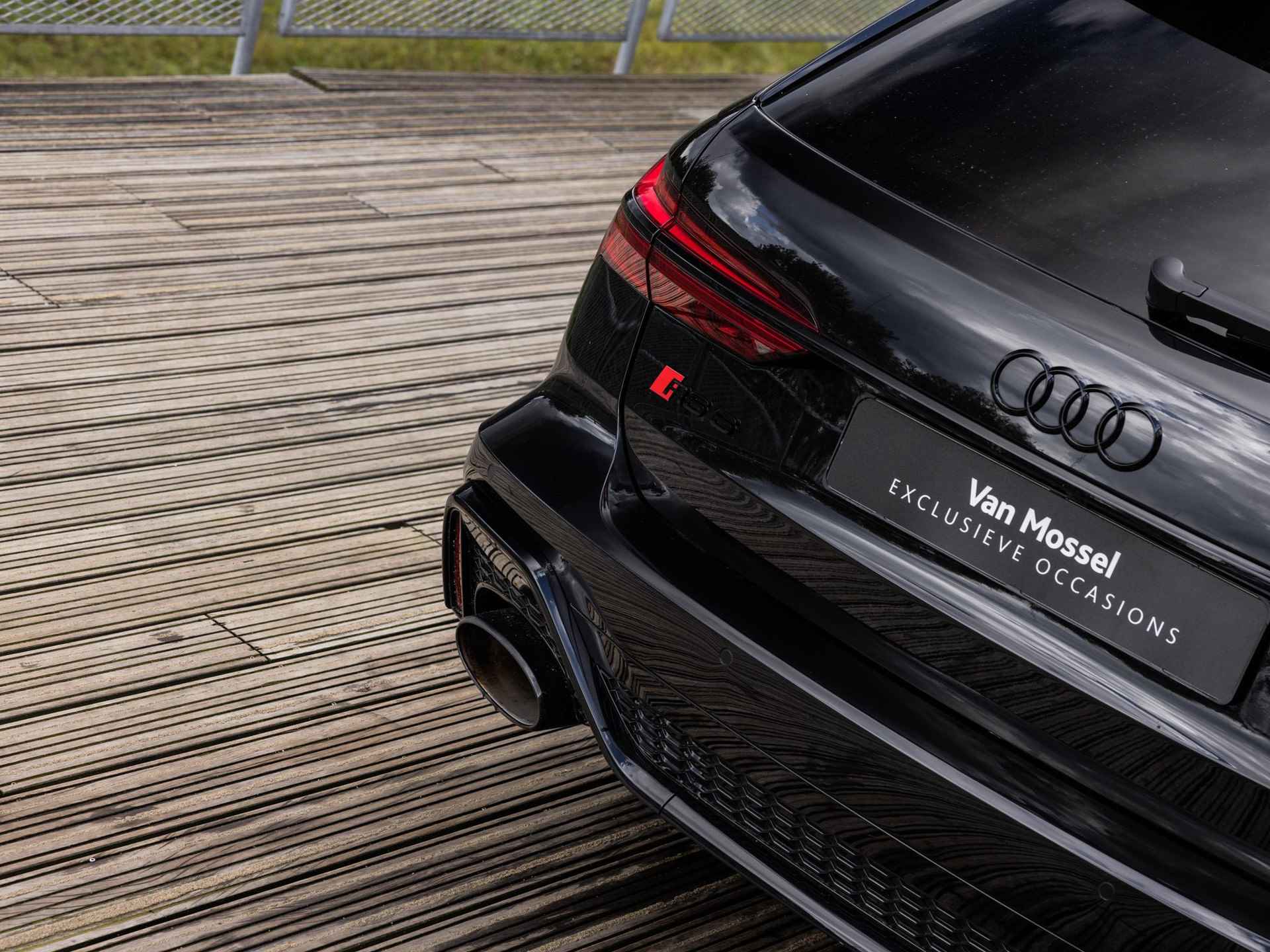 Audi RS6 Avant 4.0 TFSI QUATTRO | DYNAMIC PLUS | B&O SOUND | PANORAMADAK | KERAMISCHE SCHIJVEN | MATRIXLED | CARBON INTERIEUR | KEYLESS | SOFTCLOSE | 4-WIEL BESTURING | 305 KM/U | BTW | STOELVENTILATIE | 360 CAMERA | - 50/55