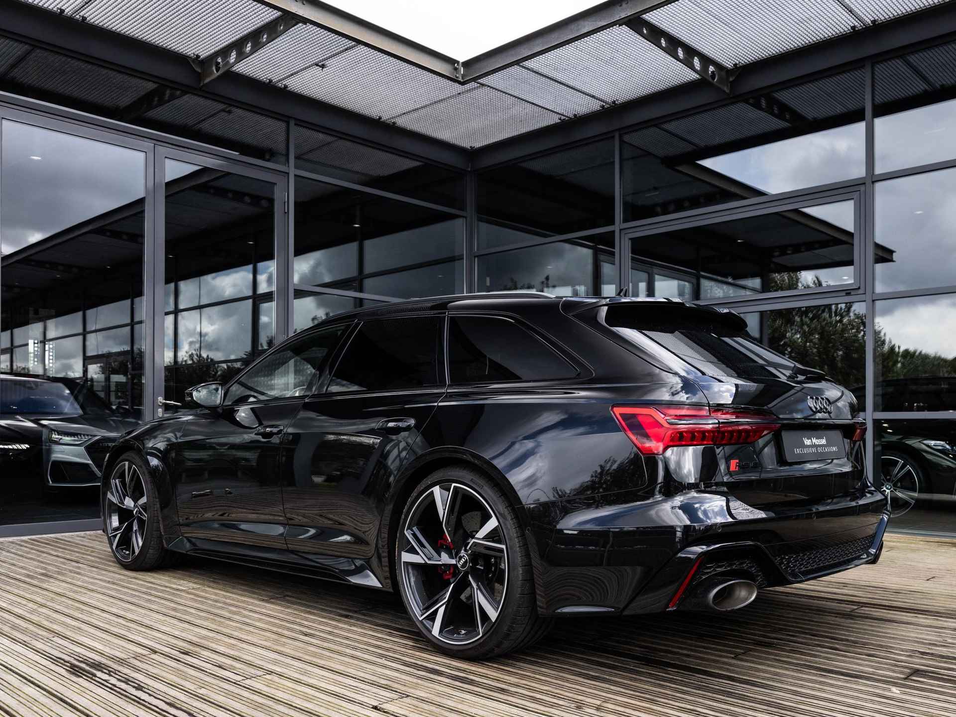 Audi RS6 Avant 4.0 TFSI QUATTRO | DYNAMIC PLUS | B&O SOUND | PANORAMADAK | KERAMISCHE SCHIJVEN | MATRIXLED | CARBON INTERIEUR | KEYLESS | SOFTCLOSE | 4-WIEL BESTURING | 305 KM/U | BTW | STOELVENTILATIE | 360 CAMERA | - 51/55