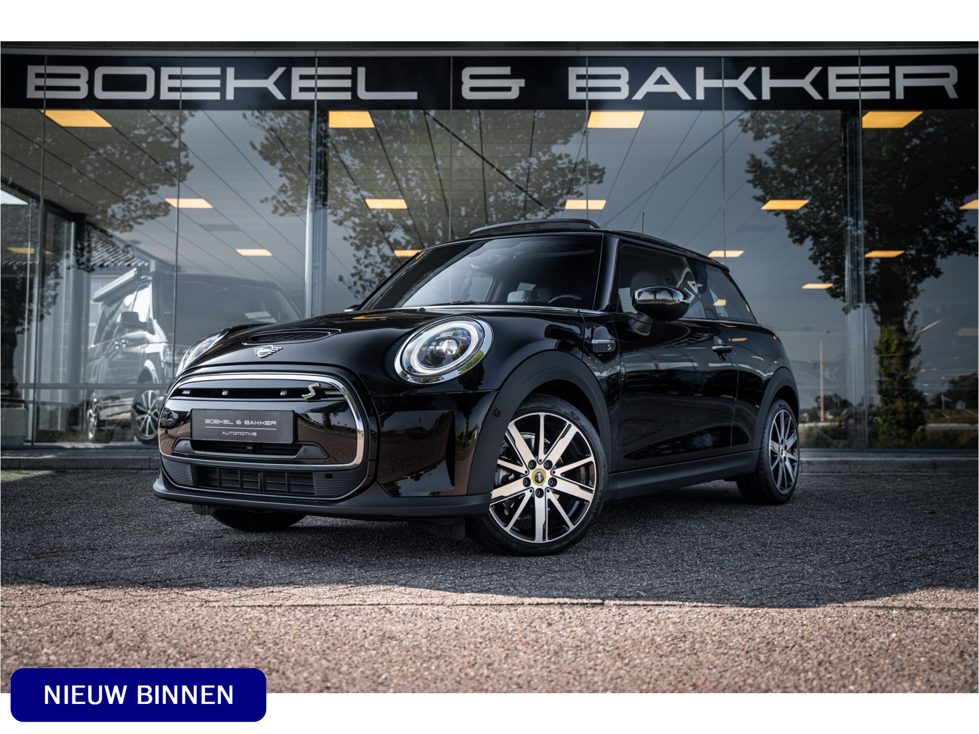 MINI Mini Electric Yours 33 kWh - Panodak - Leder - 12% bijtelling € 2.000,- SEPP subsidie - Facelift model!