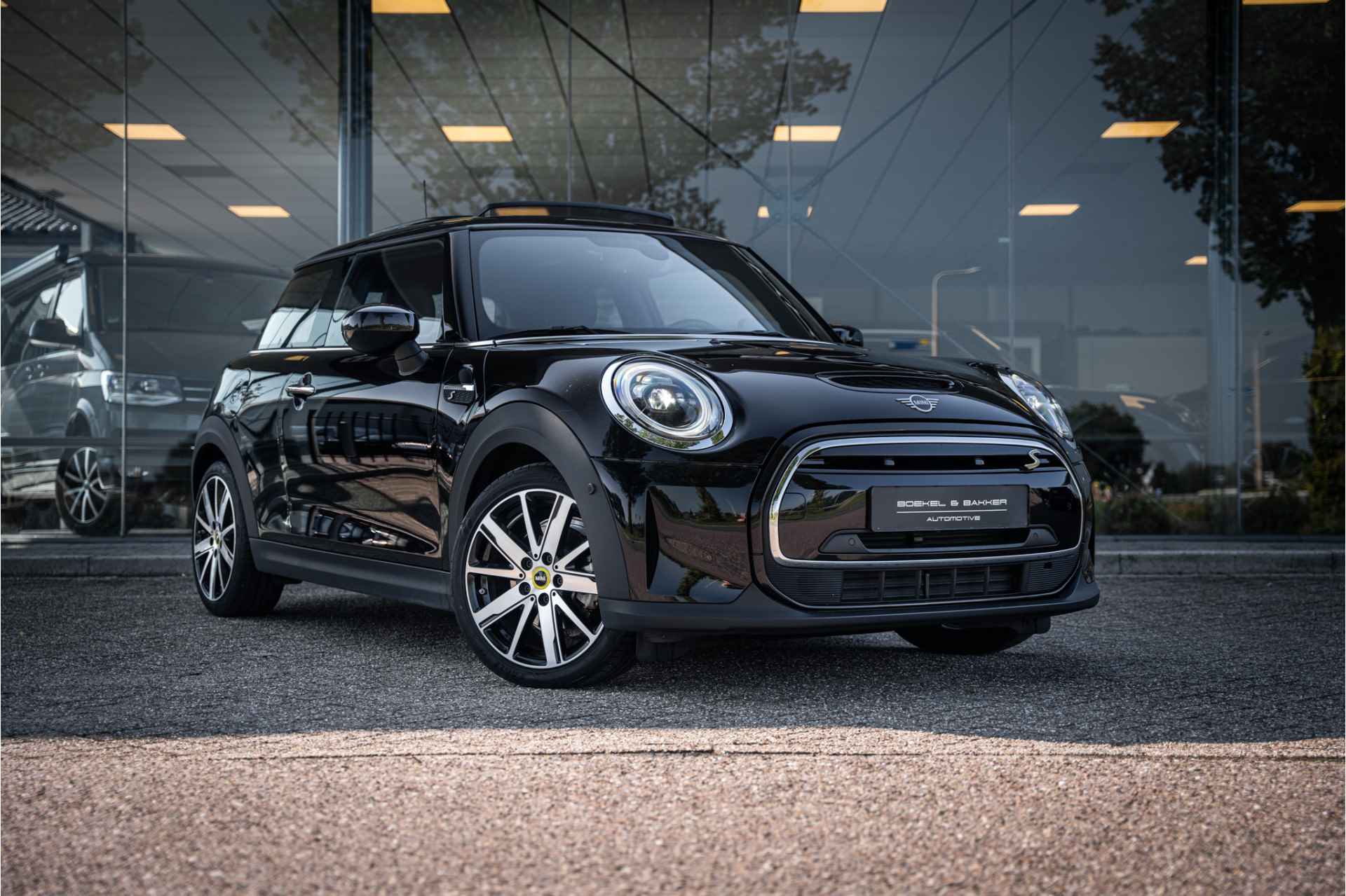 MINI Mini Electric Yours 33 kWh - Panodak - Leder - 12% bijtelling € 2.000,- SEPP subsidie - Facelift model! - 7/77