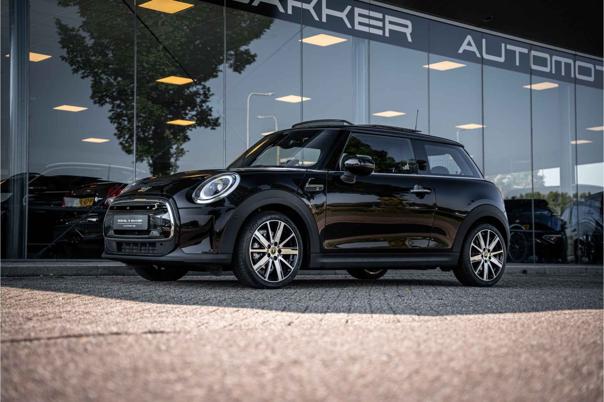 MINI Mini Electric Yours 33 kWh - Panodak - Leder - 12% bijtelling € 2.000,- SEPP subsidie - Facelift model! - 18/77