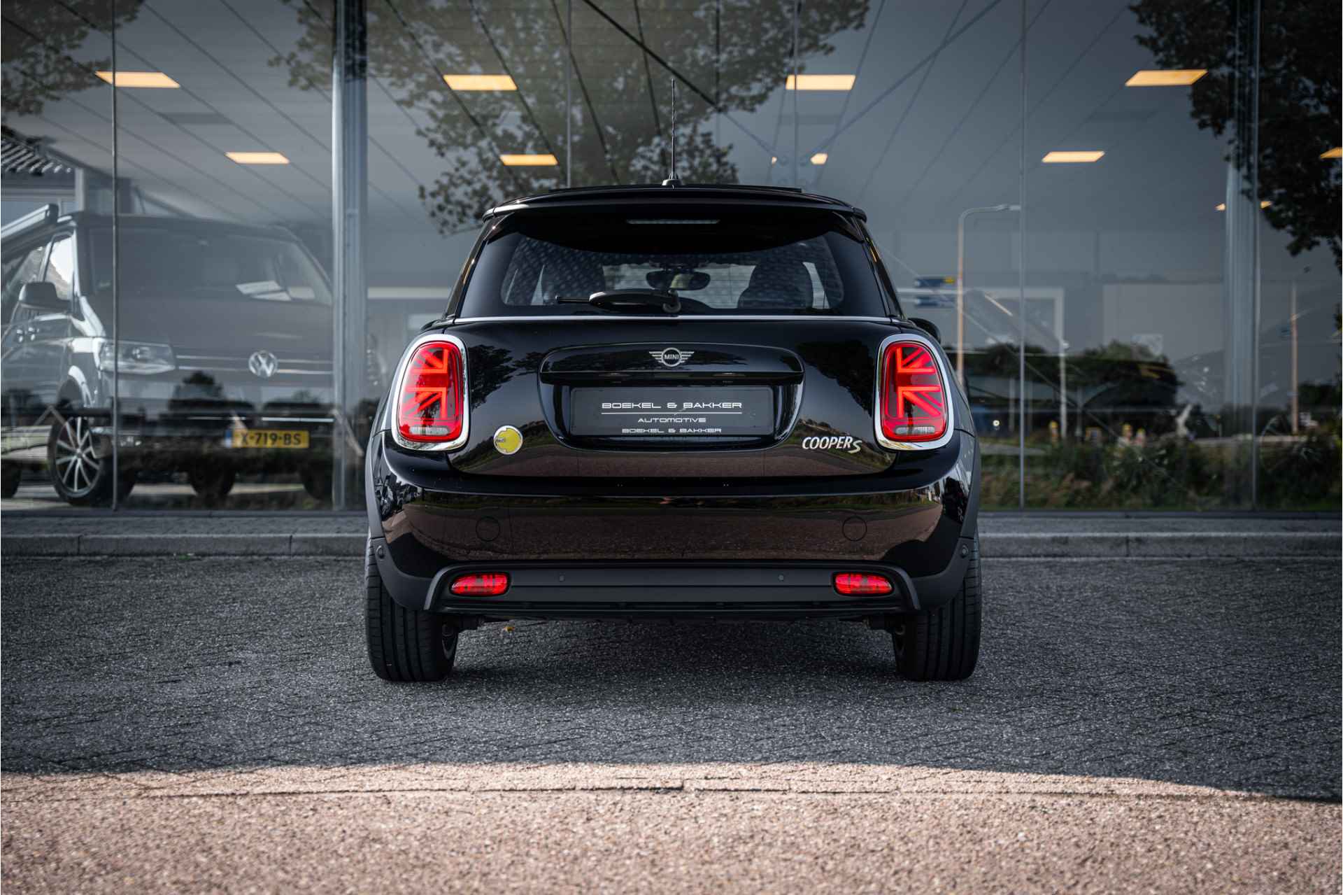 MINI Mini Electric Yours 33 kWh - Panodak - Leder - 12% bijtelling € 2.000,- SEPP subsidie - Facelift model! - 26/77