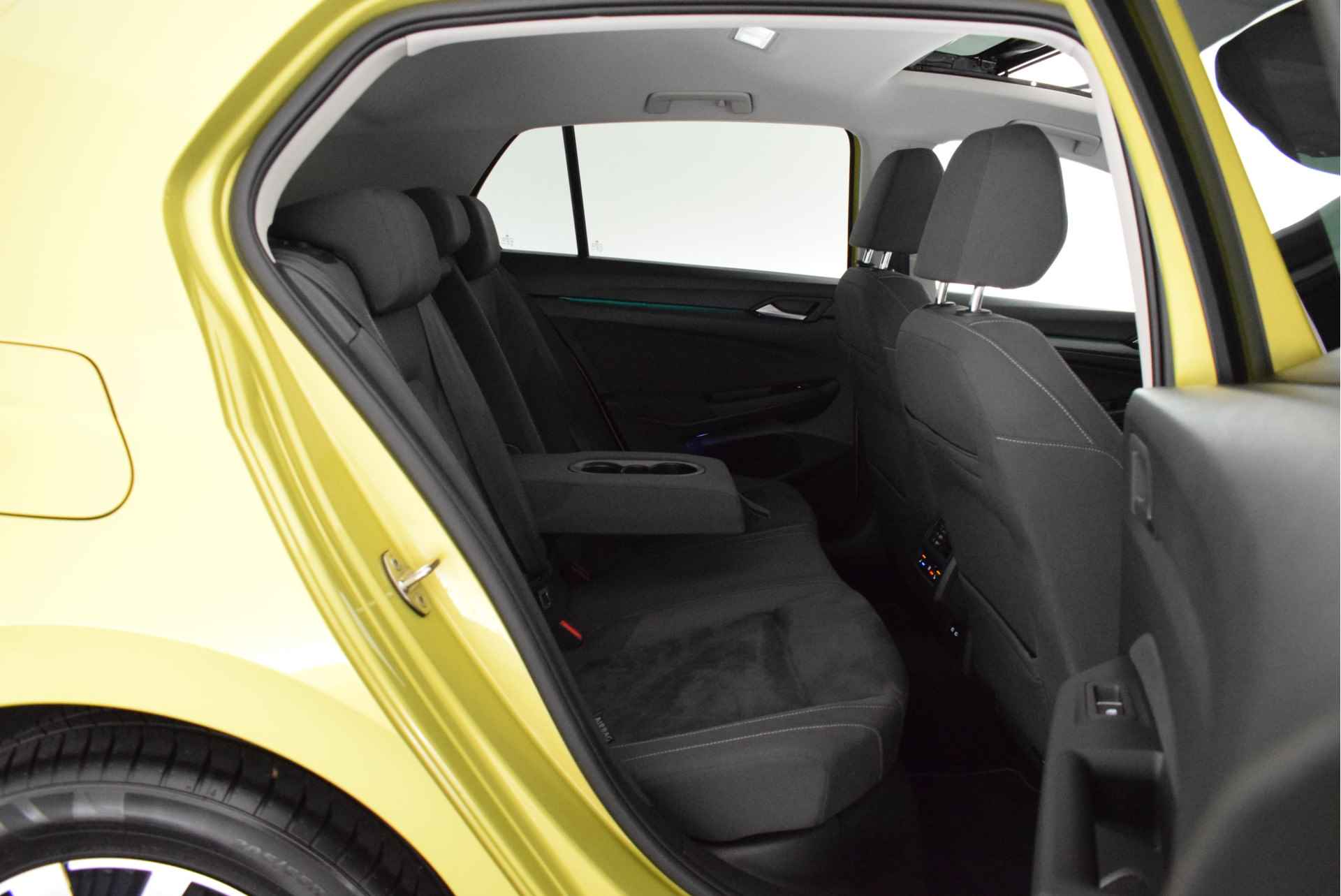Volkswagen Golf 1.4 204pk eHybrid Style Virtual Cockpit Massage Panoramadak Camera Navigatie - 7/53