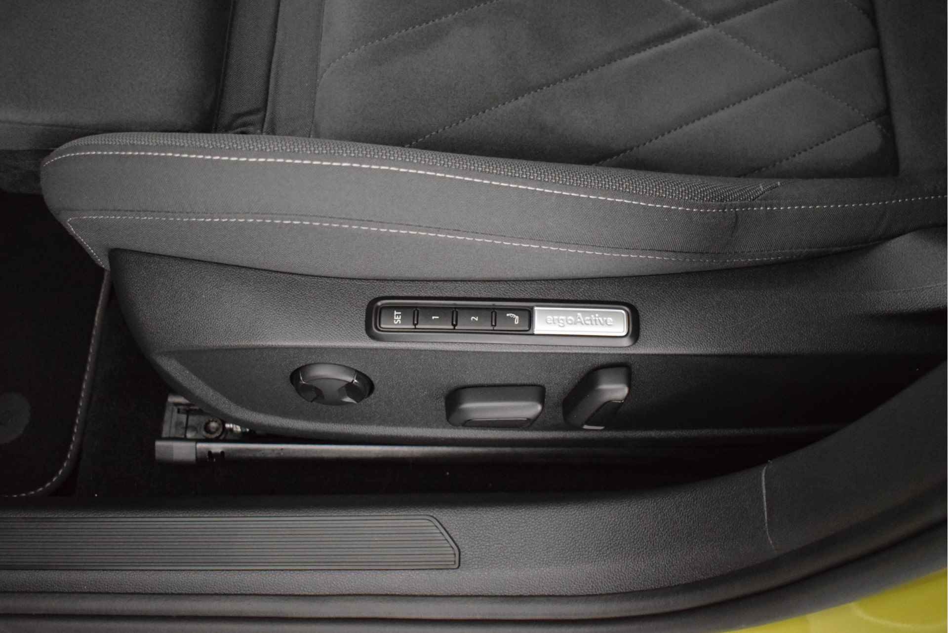 Volkswagen Golf 1.4 204pk eHybrid Style Virtual Cockpit Massage Panoramadak Camera Navigatie - 40/53