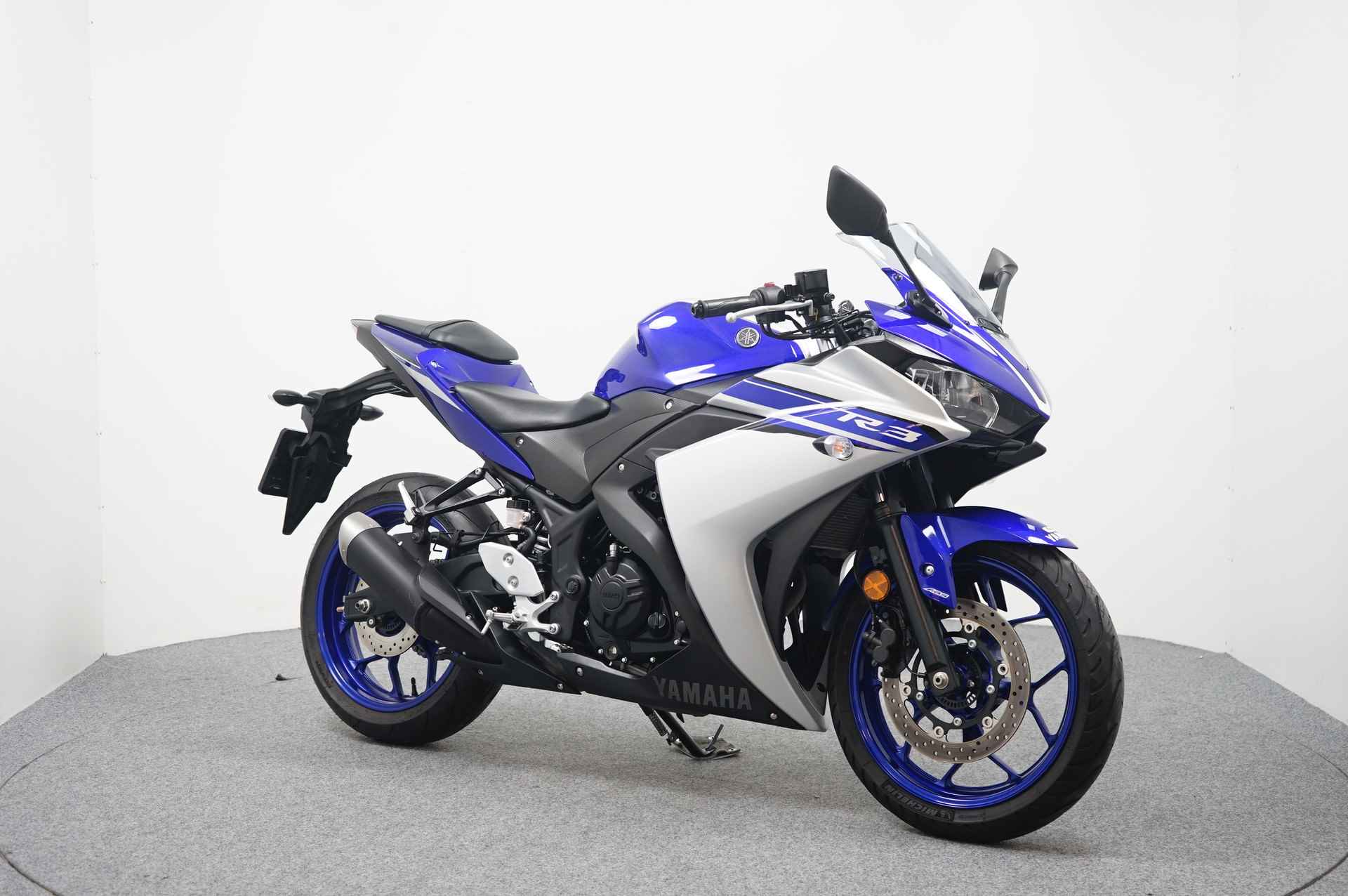 Yamaha YZF-R3 - 2/12