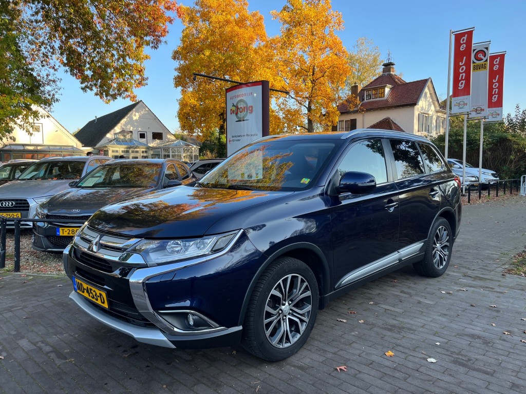 MITSUBISHI Outlander 2.0 EXECUTIVE EDITION 7-PERSOONS AUTOMAAT / AFN. TREKHAAK