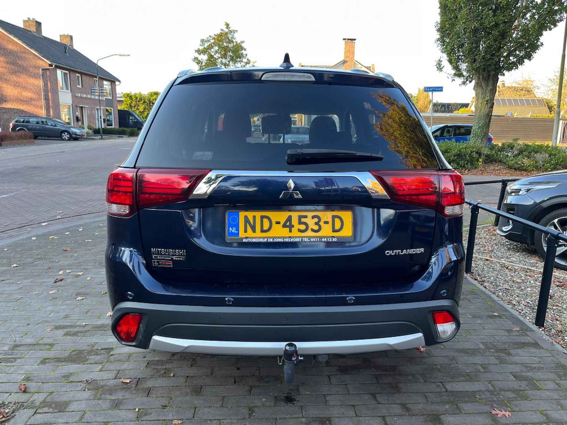 MITSUBISHI Outlander 2.0 EXECUTIVE EDITION 7-PERSOONS AUTOMAAT / AFN. TREKHAAK - 5/17