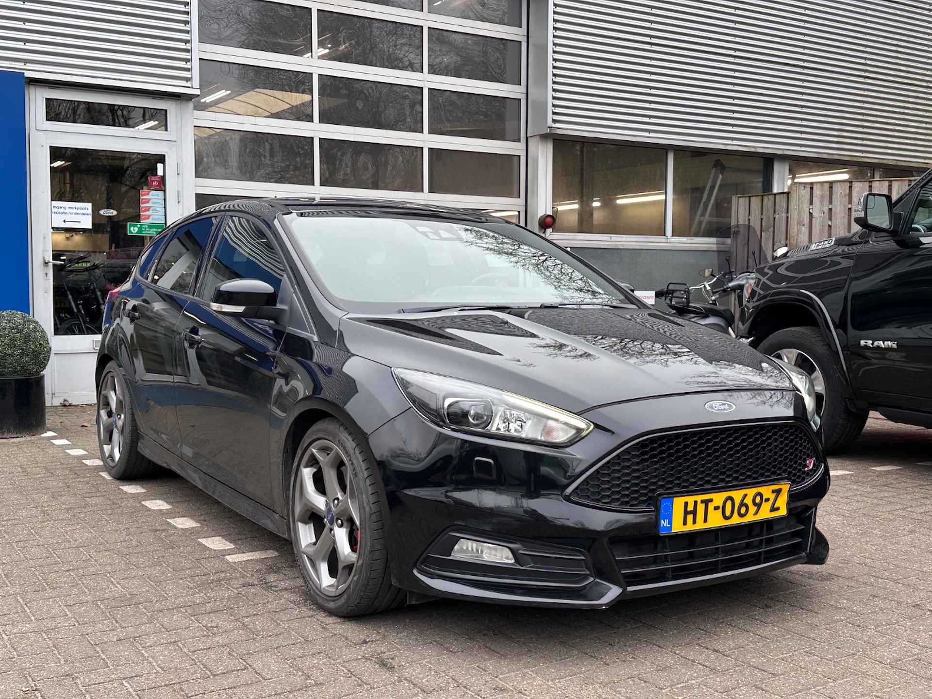 Ford Focus 2.0 ST-3 | CLIMA | CAMERA | LEDER | PANODAK | NAVI | PARKEERSENSOREN | STOEL- STUUR VERWARMING | 18" VELGEN | PERFECTE STAAT! - 3/10