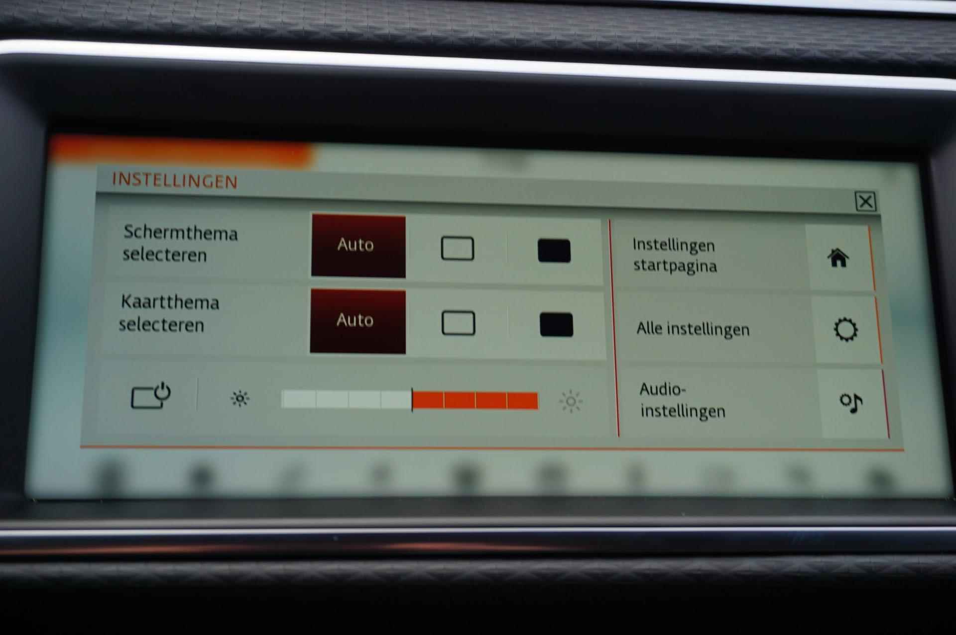 Land Rover Range Rover Evoque 2.0 P200 AWD R-Dynamic Hello Edition | PDC Voor & Achter | Achteruitrijcamera | Stoelverwarming | Apple Carplay - 48/55