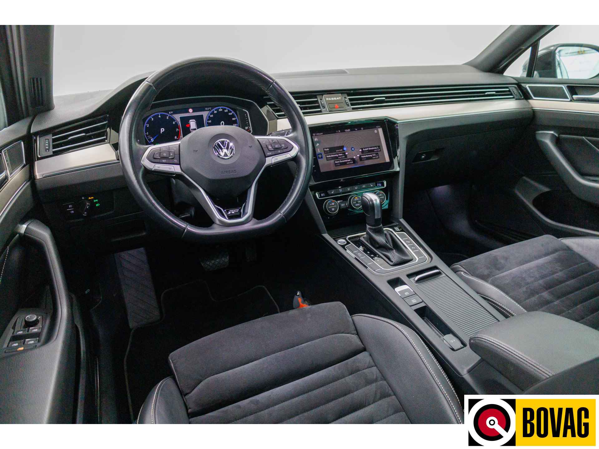 Volkswagen Passat Variant 1.5 TSI Elegance Business R 150 PK Panoramadak, Travel-assist, Stoelverw, Half leer/alcan, Camera, Navigatie, Trekhaak - 3/23