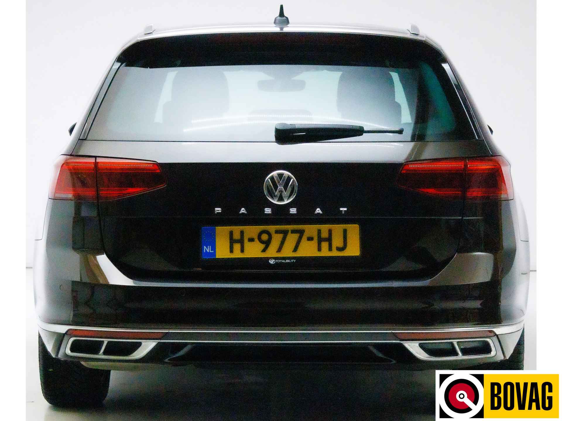 Volkswagen Passat Variant 1.5 TSI Elegance Business R 150 PK Panoramadak, Travel-assist, Stoelverw, Half leer/alcan, Camera, Navigatie, Trekhaak - 7/23