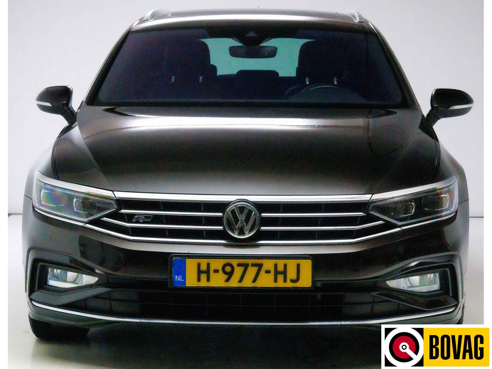 Volkswagen Passat Variant 1.5 TSI Elegance Business R 150 PK Panoramadak, Travel-assist, Stoelverw, Half leer/alcan, Camera, Navigatie, Trekhaak - 22/23