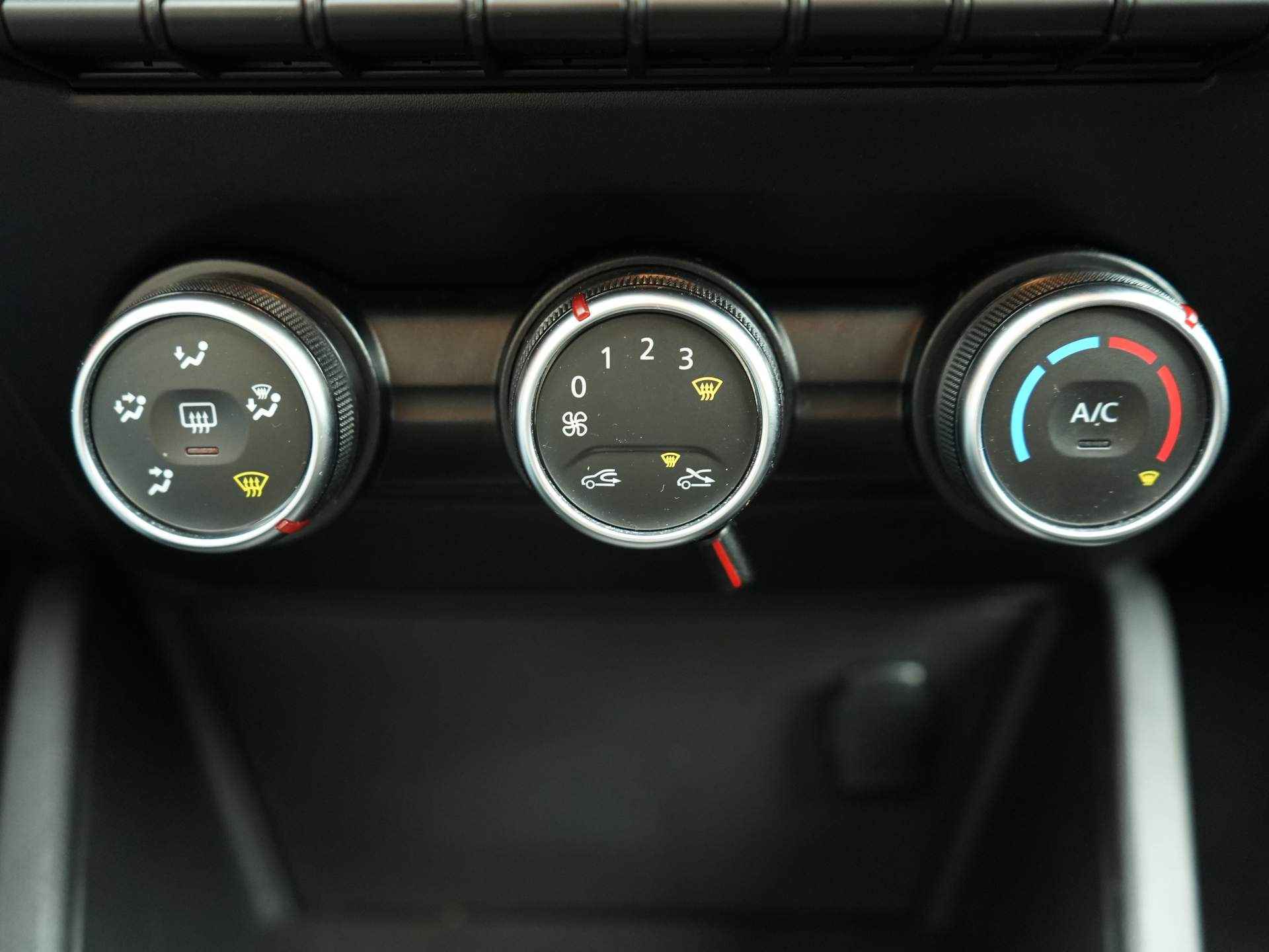 Dacia Duster SCe 115 Comfort - All seasonbanden - Trekhaak - 14/23