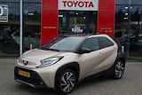 Toyota Aygo X ENVY 5-DEURS APPLE/ANDROID JBL-AUDIO NAVI 18"LMV LED PRIVACY-GLASS NL-AUTO