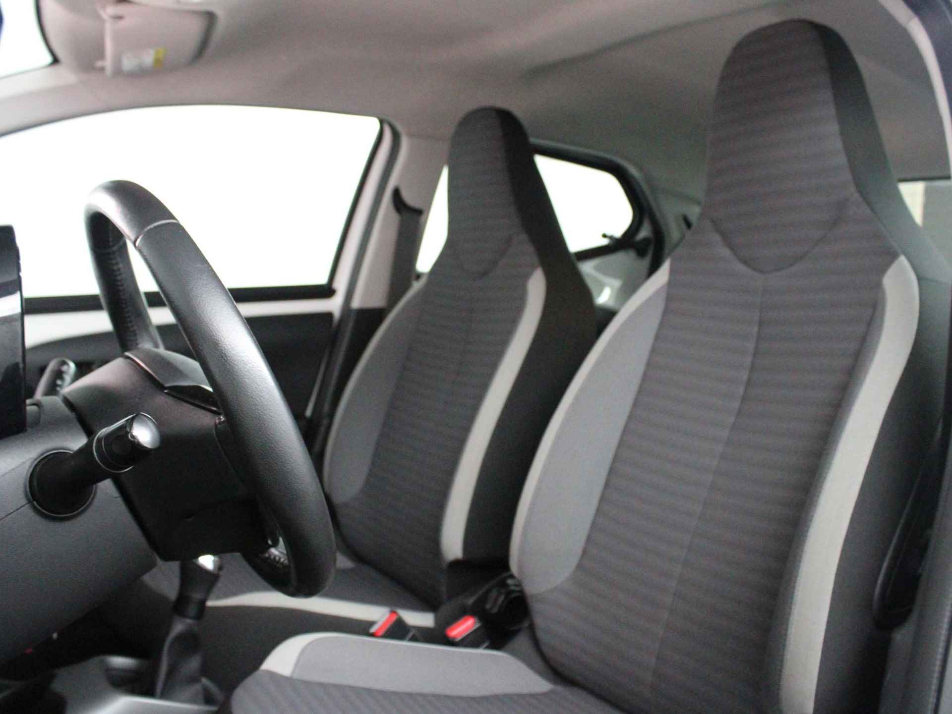 Toyota Aygo 1.0 VVT-i x-play | LED | Airco | Bluetooth | Radio-USB | Apple Carplay/Android Auto | 1e eigenaar! - 11/43