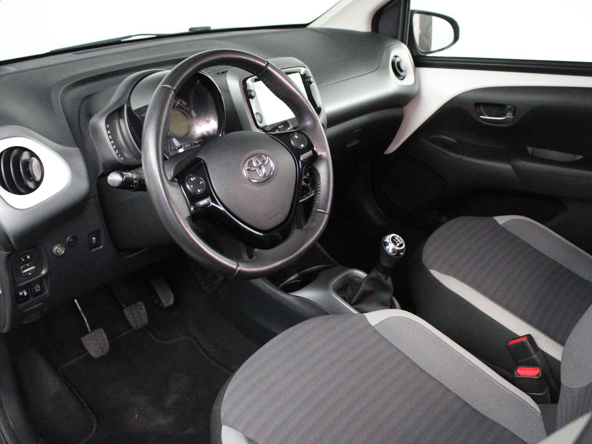Toyota Aygo 1.0 VVT-i x-play | LED | Airco | Bluetooth | Radio-USB | Apple Carplay/Android Auto | 1e eigenaar! - 12/43