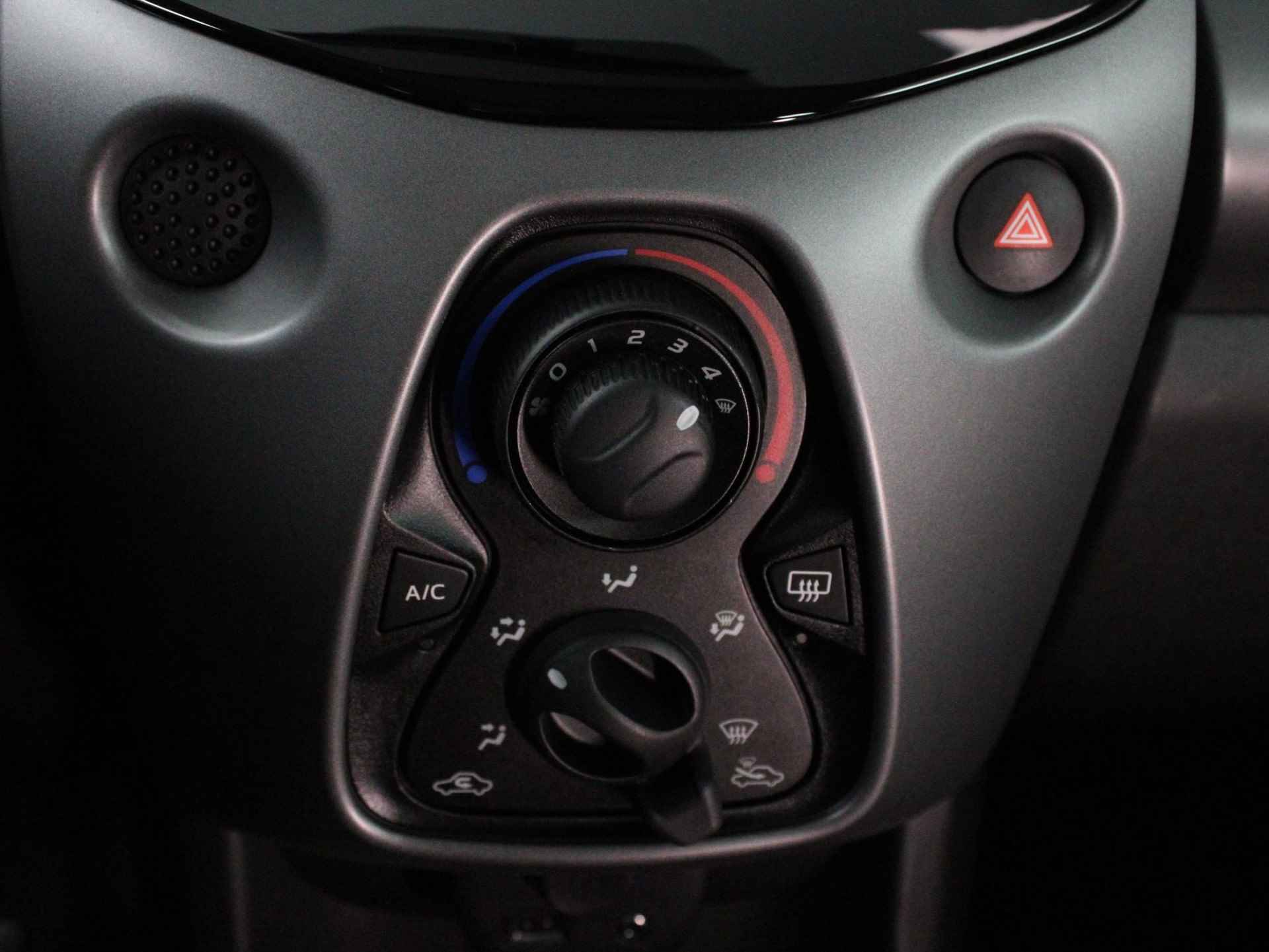 Toyota Aygo 1.0 VVT-i x-play | LED | Airco | Bluetooth | Radio-USB | Apple Carplay/Android Auto | 1e eigenaar! - 40/43