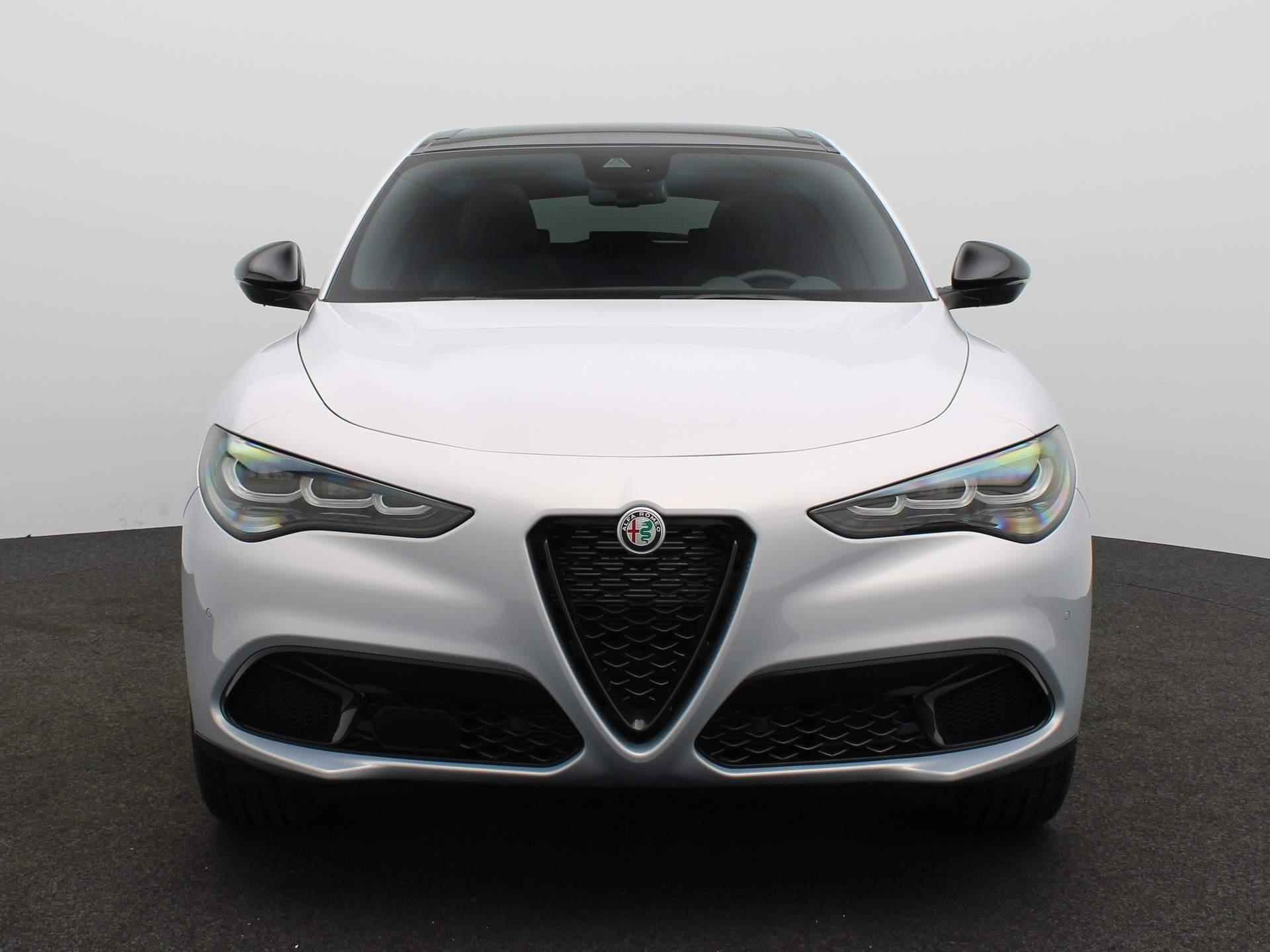 Alfa Romeo Stelvio 2.0 T GME AWD Veloce | Elektrisch Inklapbare Trekhaak | Panorama Dak | 21 Inch Velgen | Harman Kardon Soundsystem | - 3/26