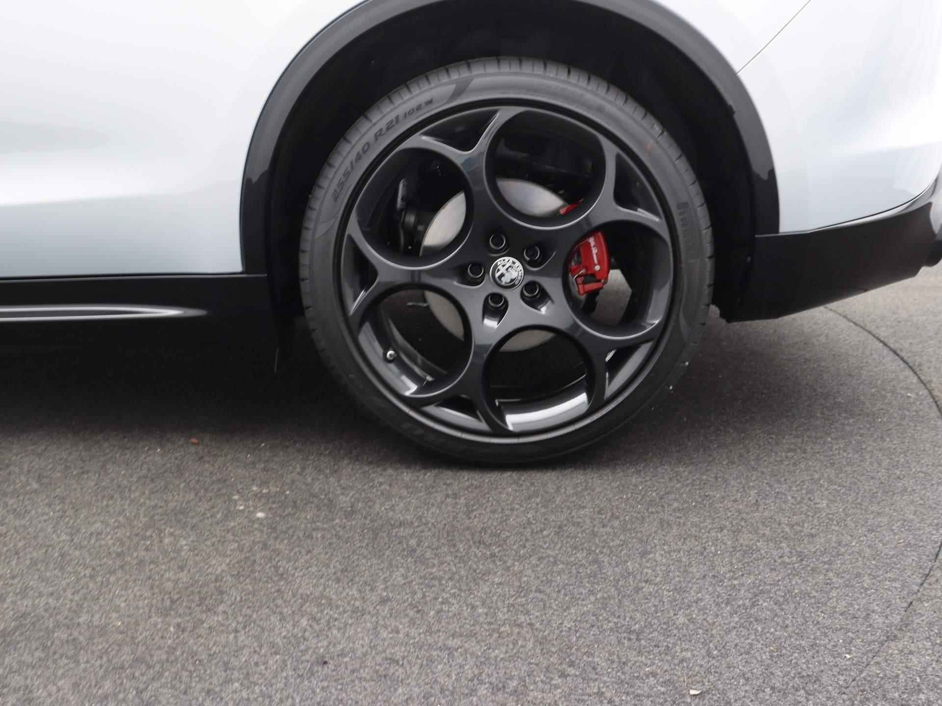 Alfa Romeo Stelvio 2.0 T GME AWD Veloce | Elektrisch Inklapbare Trekhaak | Panorama Dak | 21 Inch Velgen | Harman Kardon Soundsystem | - 15/26