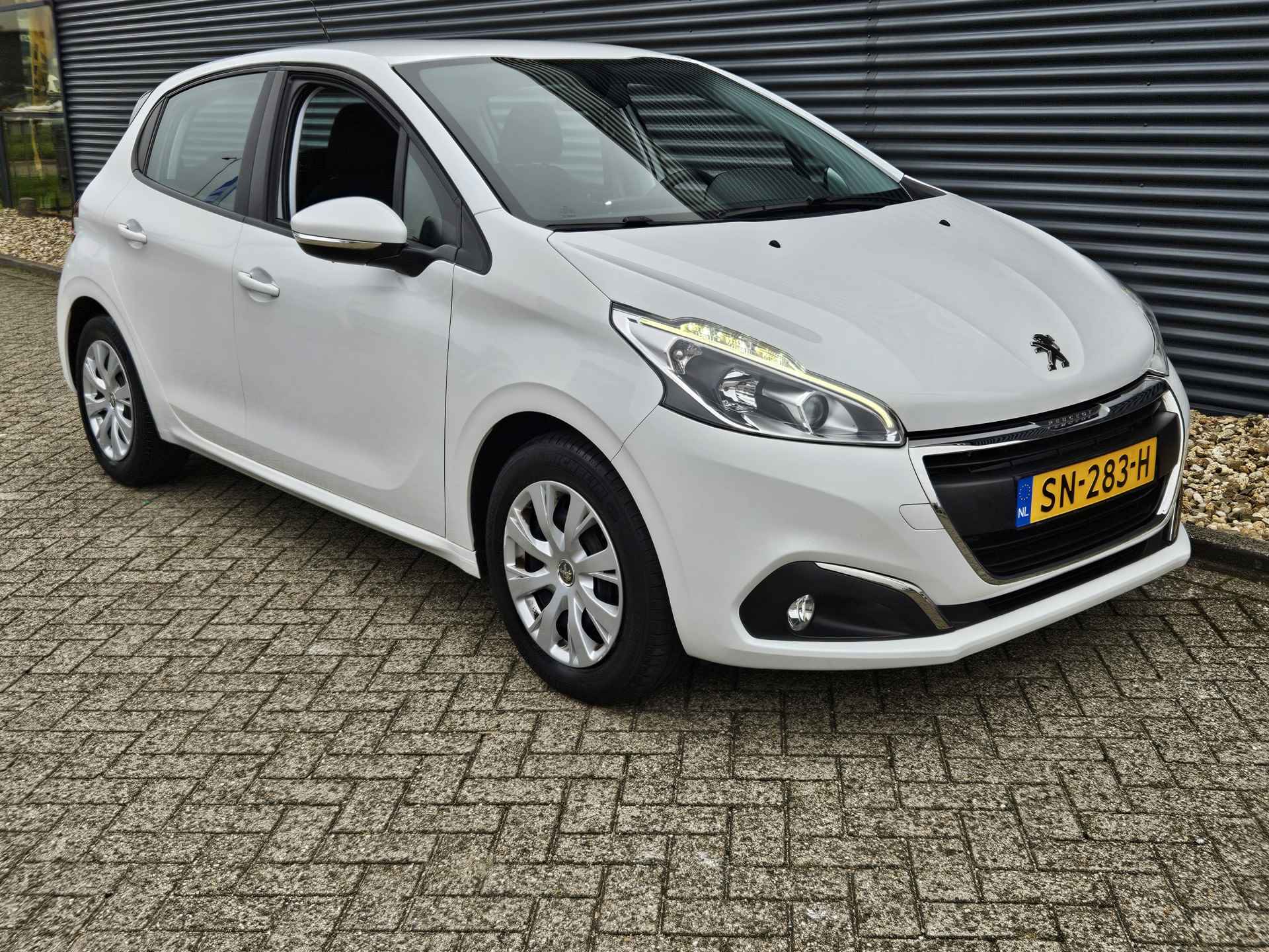 Peugeot 208 1.2 PureTech Blue Lion | Navigatie | Bluetooth | Parkeersensoren | Middenarmsteun voor | - 3/39